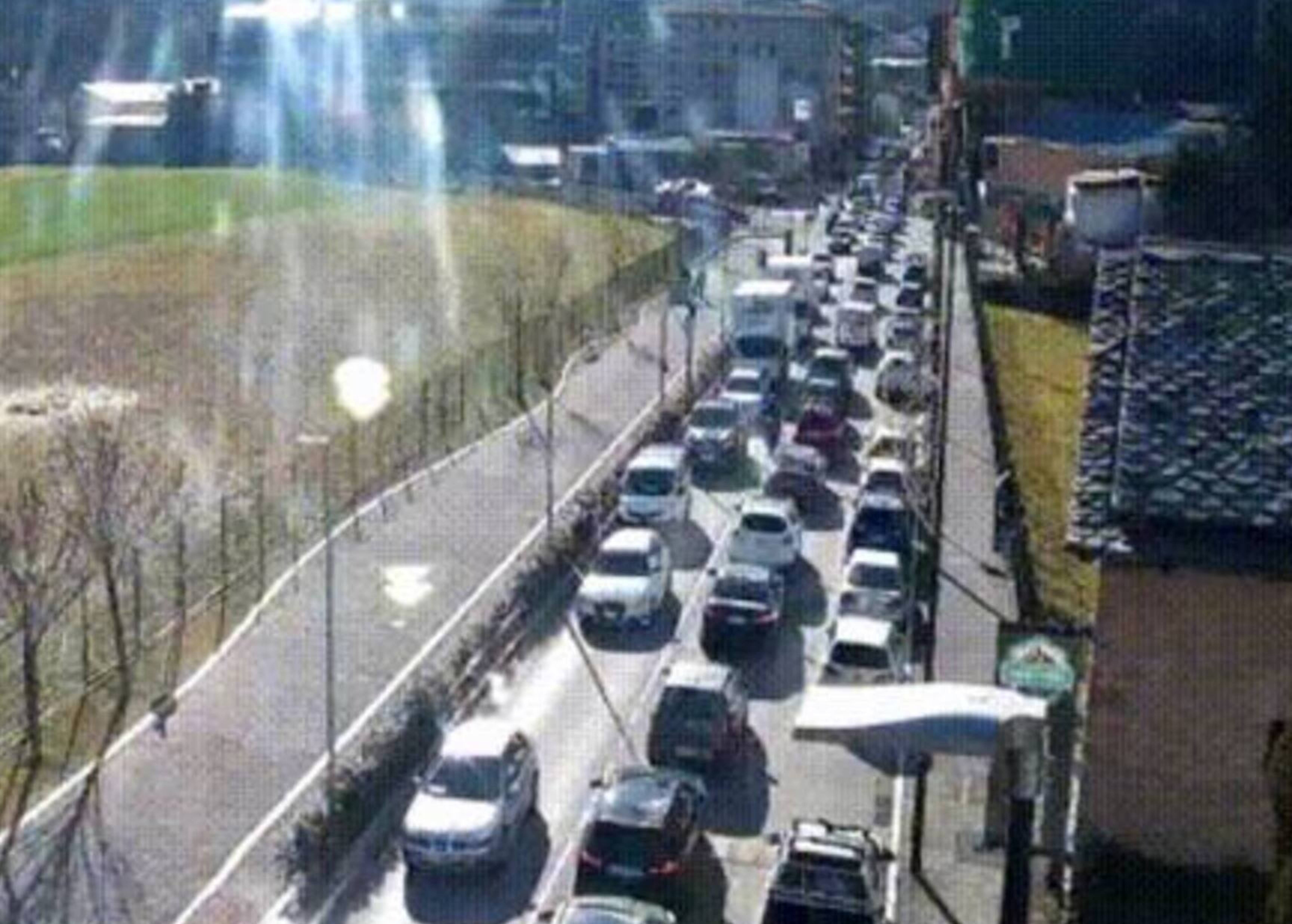 Col·lapse a l'avinguda d'Enclar originat per l'accident a l'avinguda de Salou.