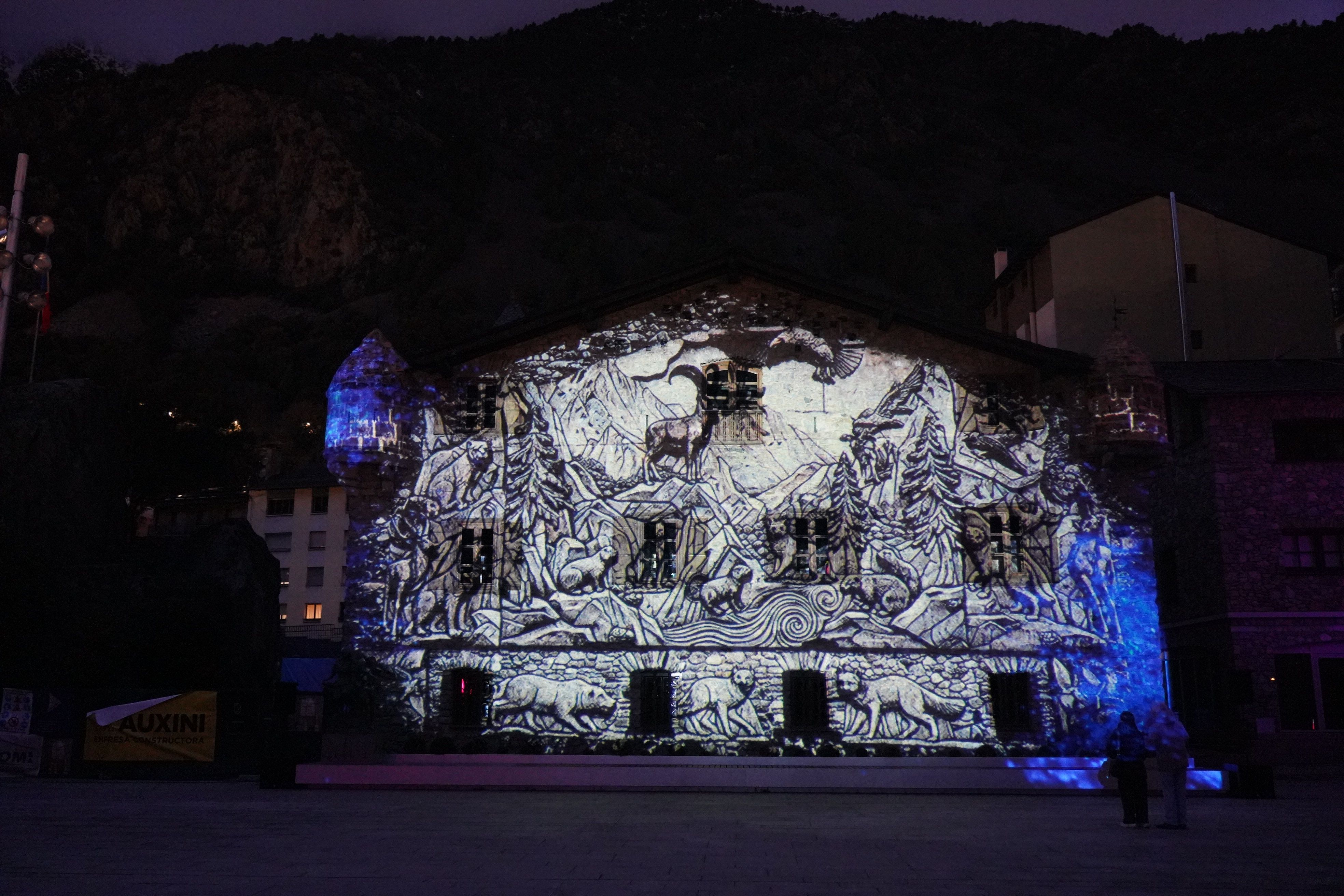 ‘TR-3’, de Daniel Arellano, a la façana de Casa de la Vall.