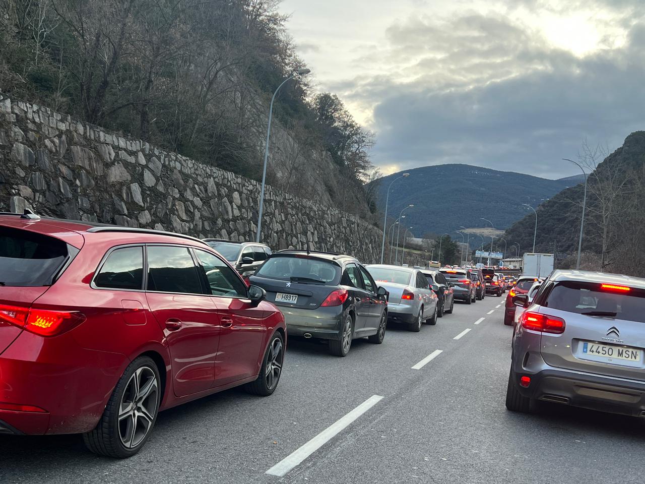 Cues de camí a la frontera espanyola.