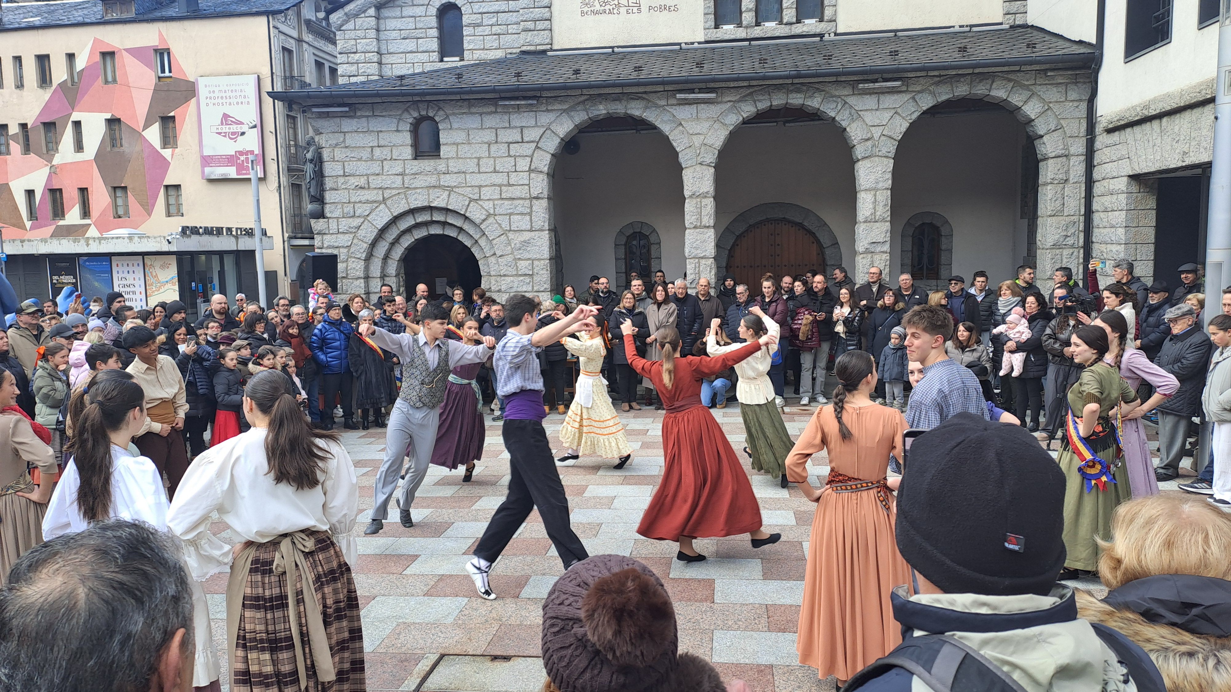 Actuació de l'Esbart Santa Anna.