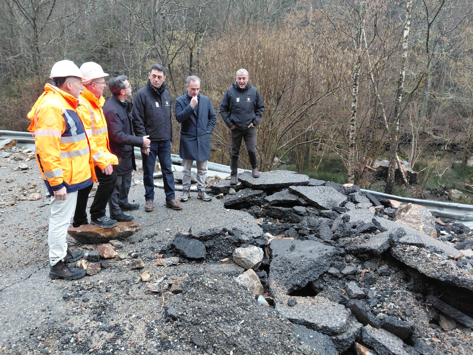 Raul Ferré entre Hervé Brabant i Nicolas Eybalin i amb David Palmitjavila de suport al peu de la carretera malmesa.