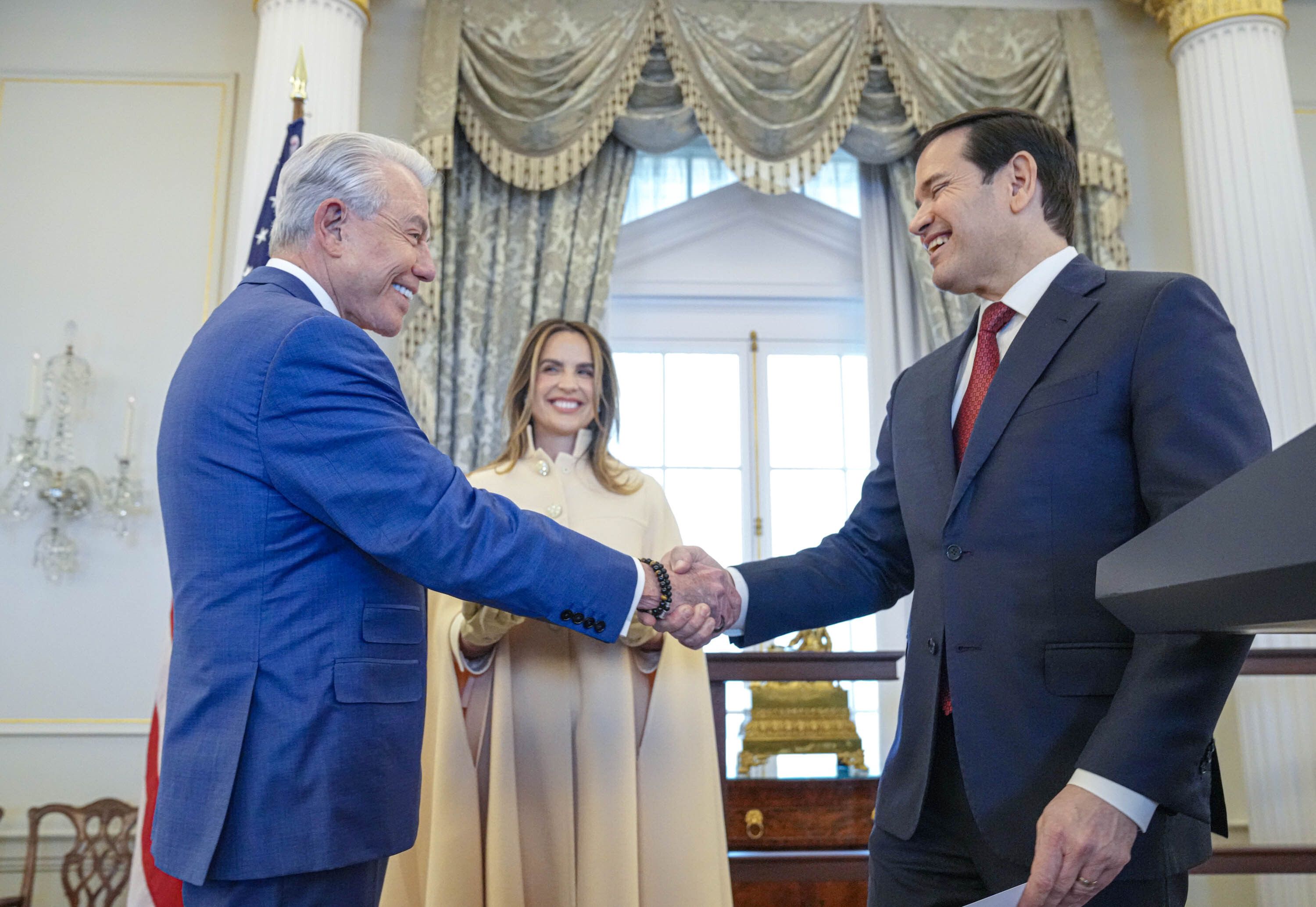 Benjamín León Jr. jura el càrrec com a ambaixador dels Estats Units a Andorra i Espanya. 