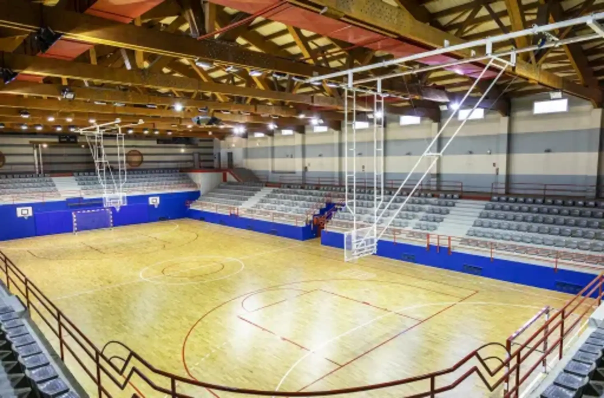 Una imatge del pavelló del centre Àgora.