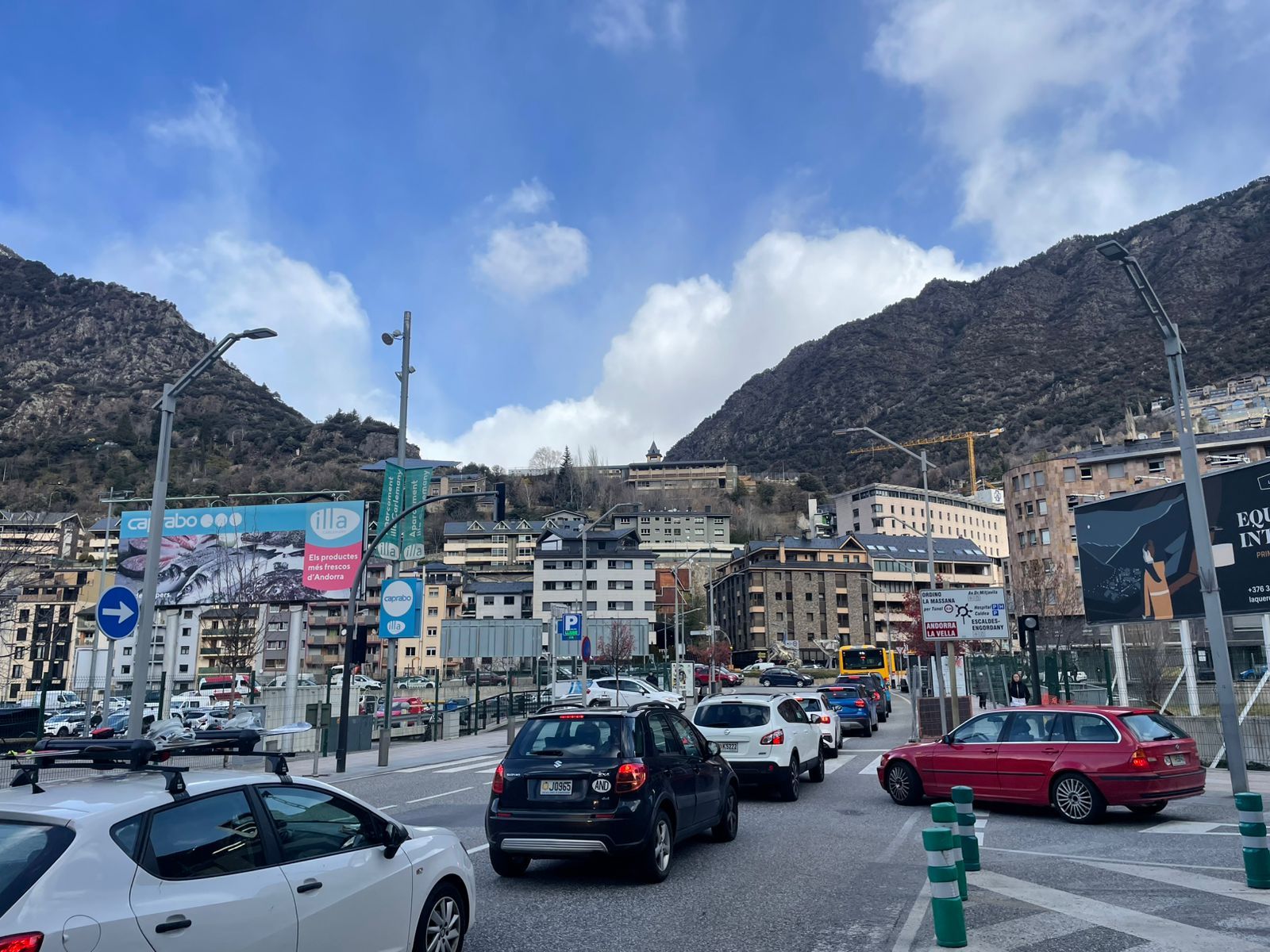 Retencions a la zona del carrer de la Valira.