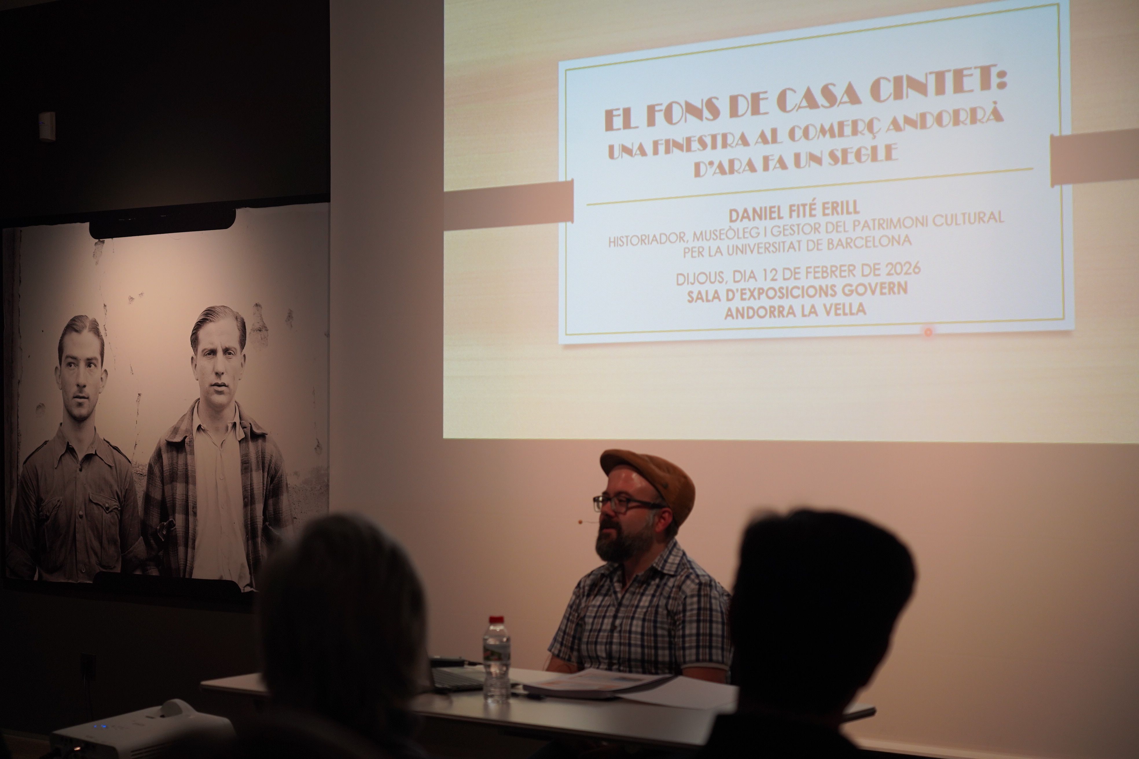 Daniel Fité durant la conferència sobre el Fons Casa Cintet.