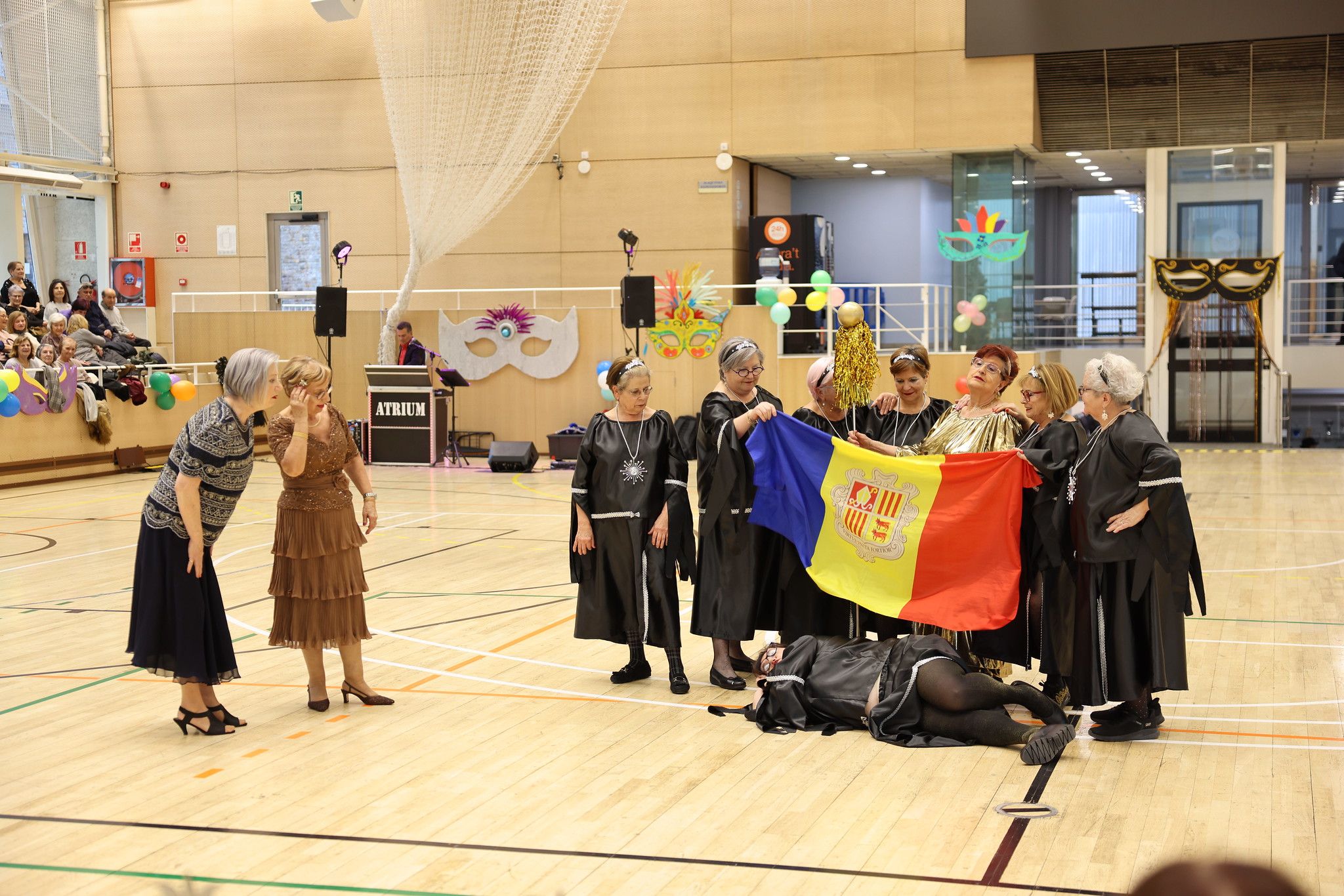 Una de les comparses del Carnaval interparroquial de la gent gran.