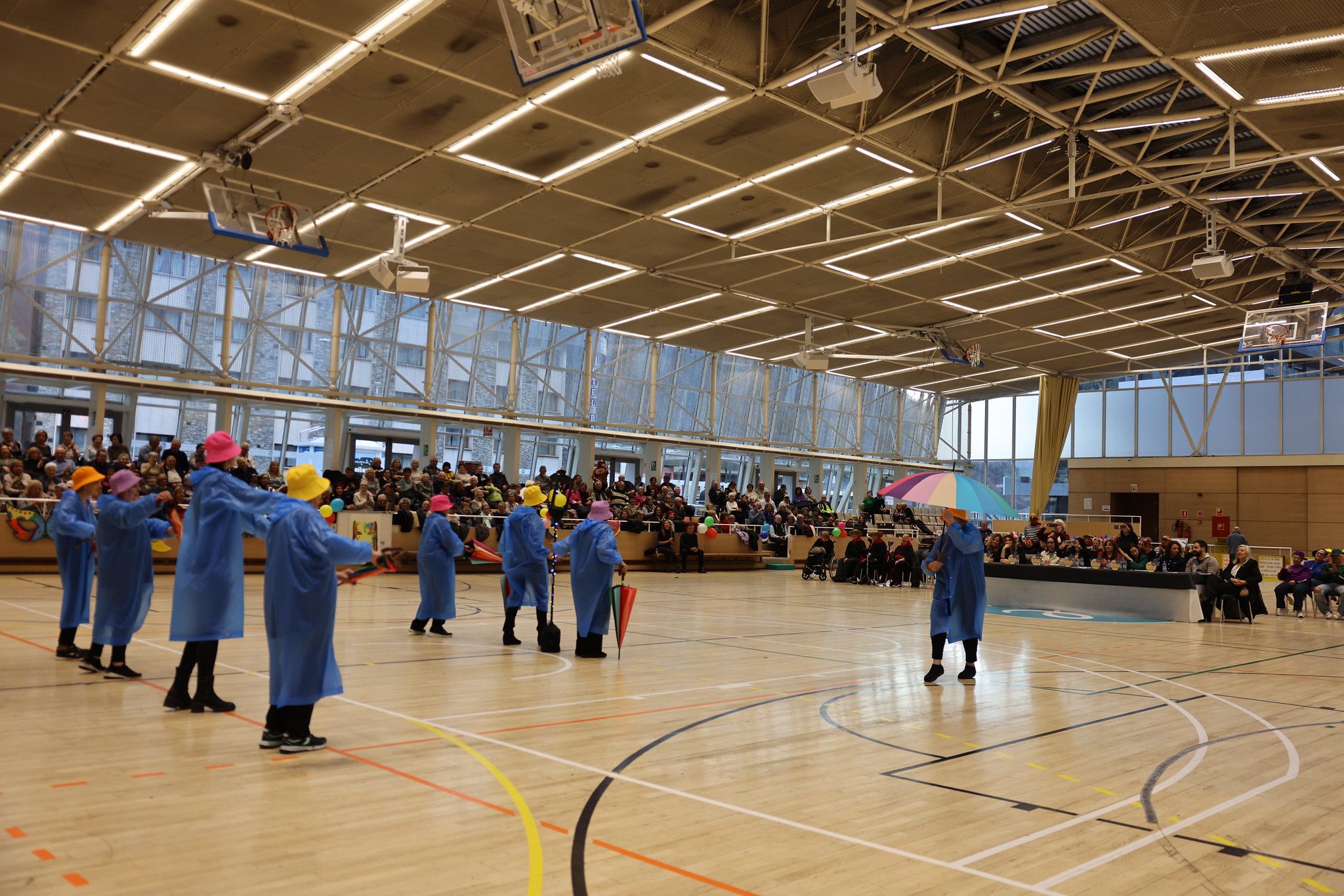 Una de les comparses del Carnaval interparroquial de la gent gran.