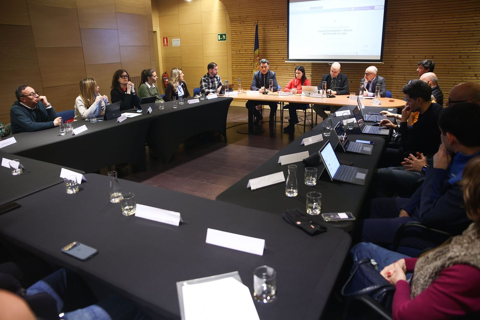 UN MOMENT DE LA TROBADA DEL CONSELL ECONÒMIC I SOCIAL D'AQUEST MATÍ AL PAS DE LA CASA. UN MOMENT DE LA TROBADA DEL CONSELL ECONÒMIC I SOCIAL D'AQUEST MATÍ AL PAS DE LA CASA.