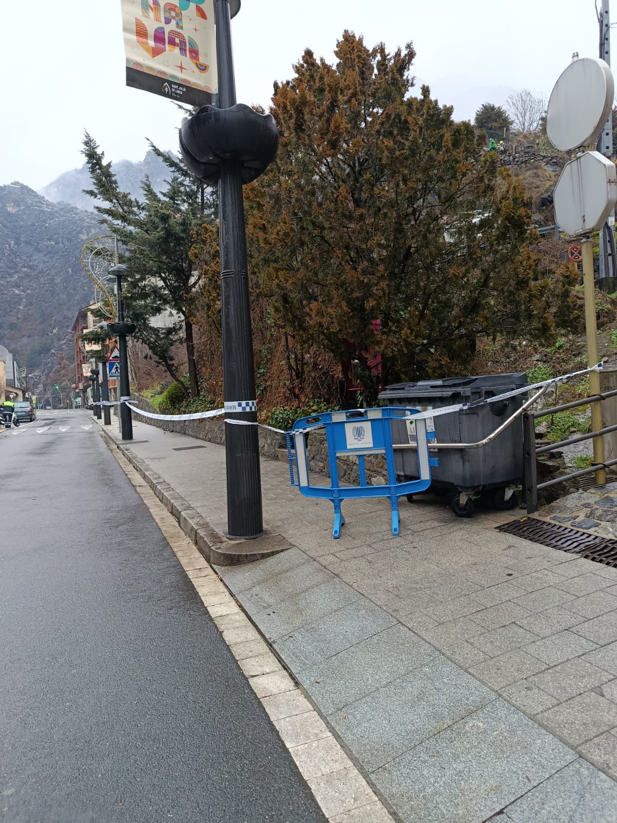 Una imatge de la zona acordonada. Una imatge de la zona acordonada.