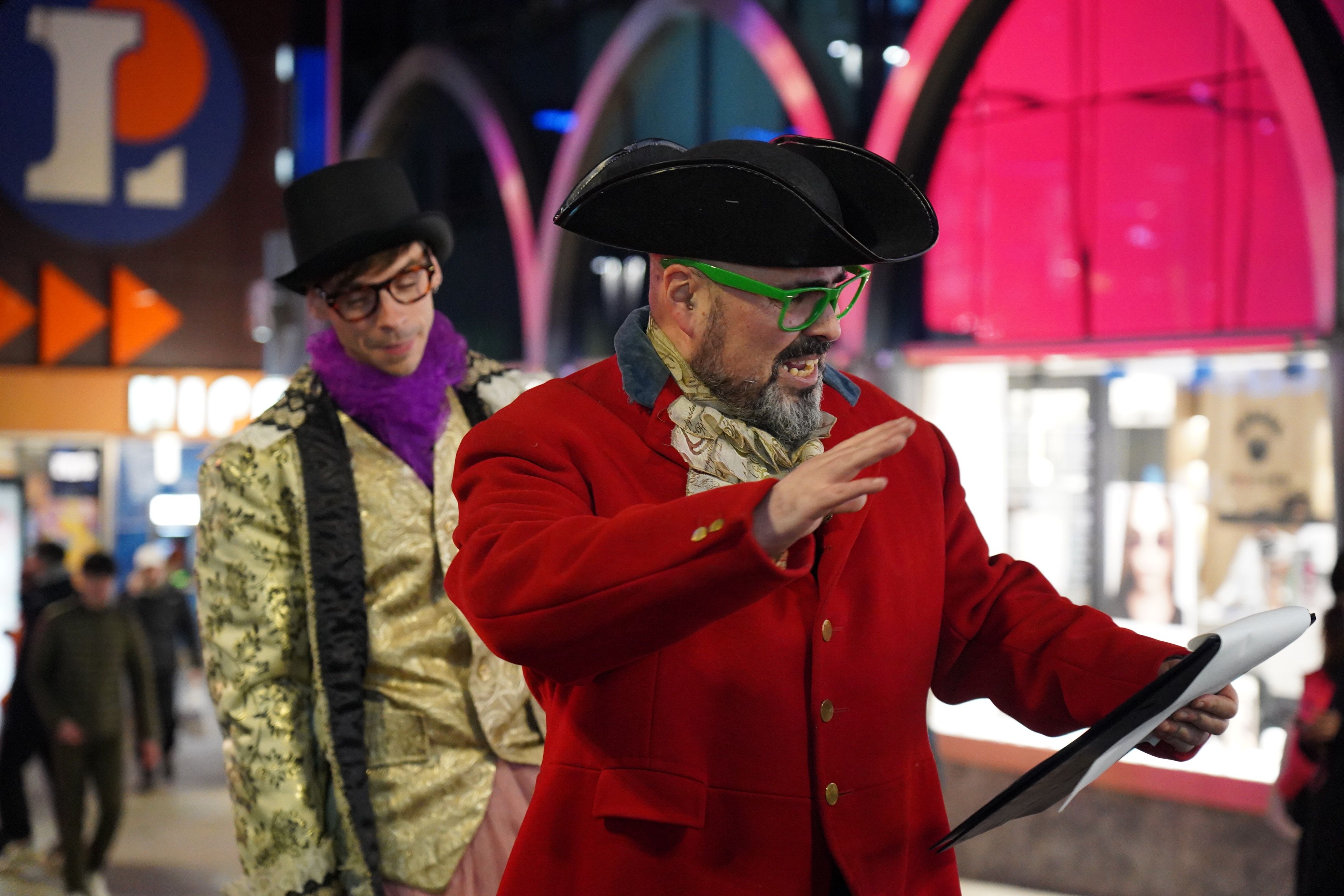 Un moment del discurs abans de la penjada del Carnestoltes.