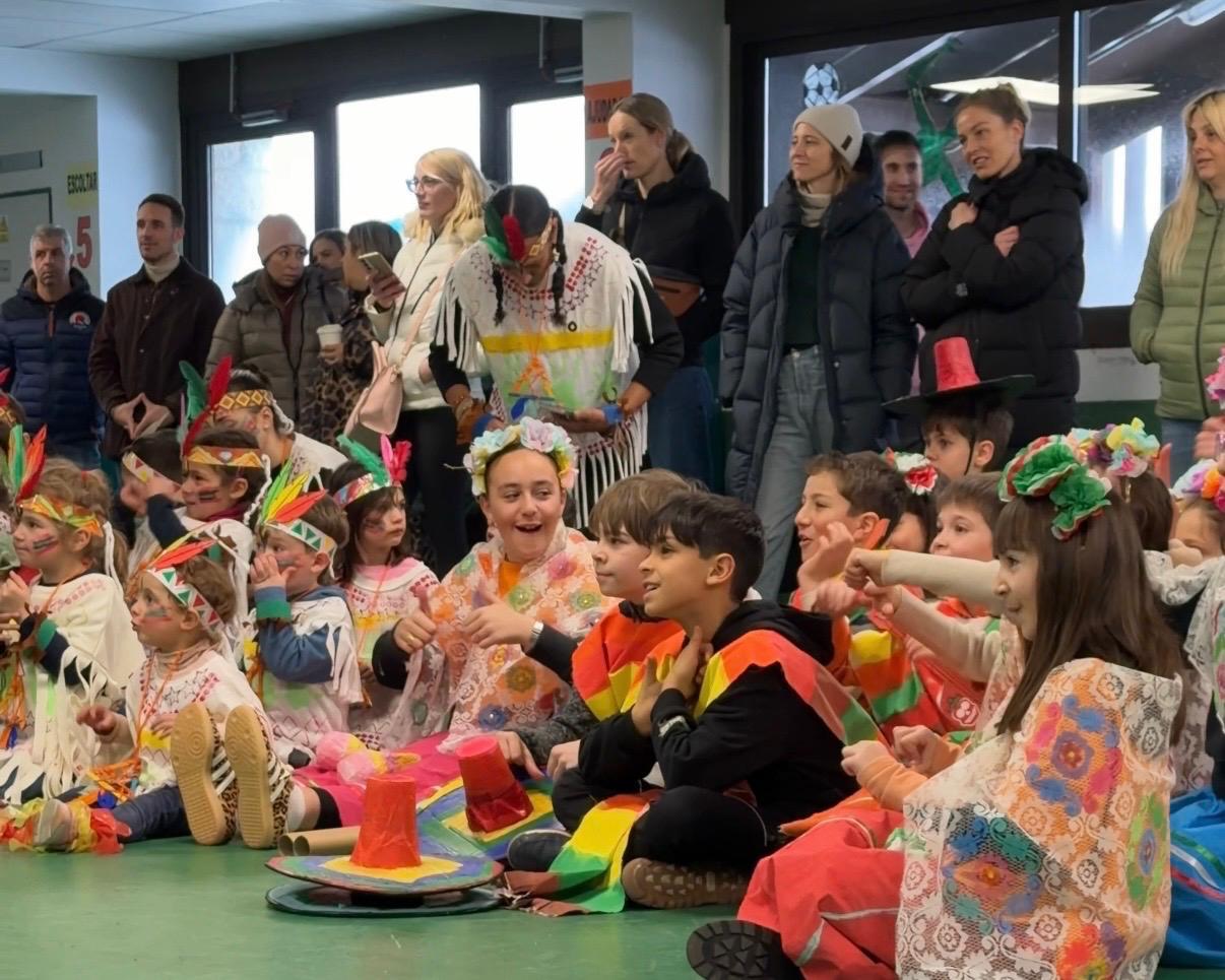 Infants al carnaval de l'escola de Canillo.