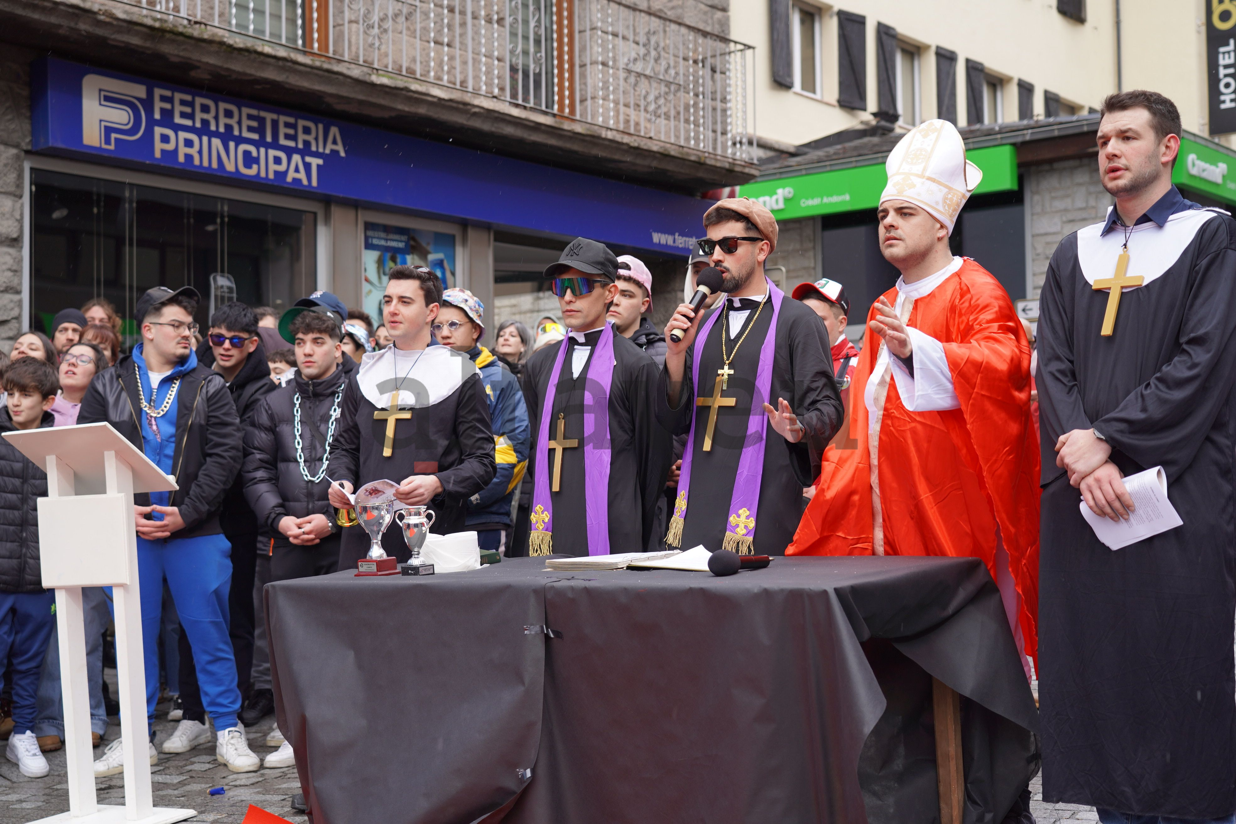 La comitiva religiosa.