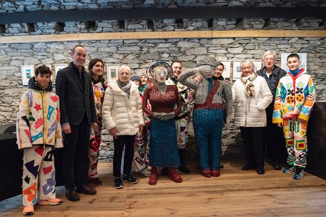 El Garibaldi i la Florentina amb les autoritats canillenques i la família propietària. El Garibaldi i la Florentina amb les autoritats canillenques i la família propietària.