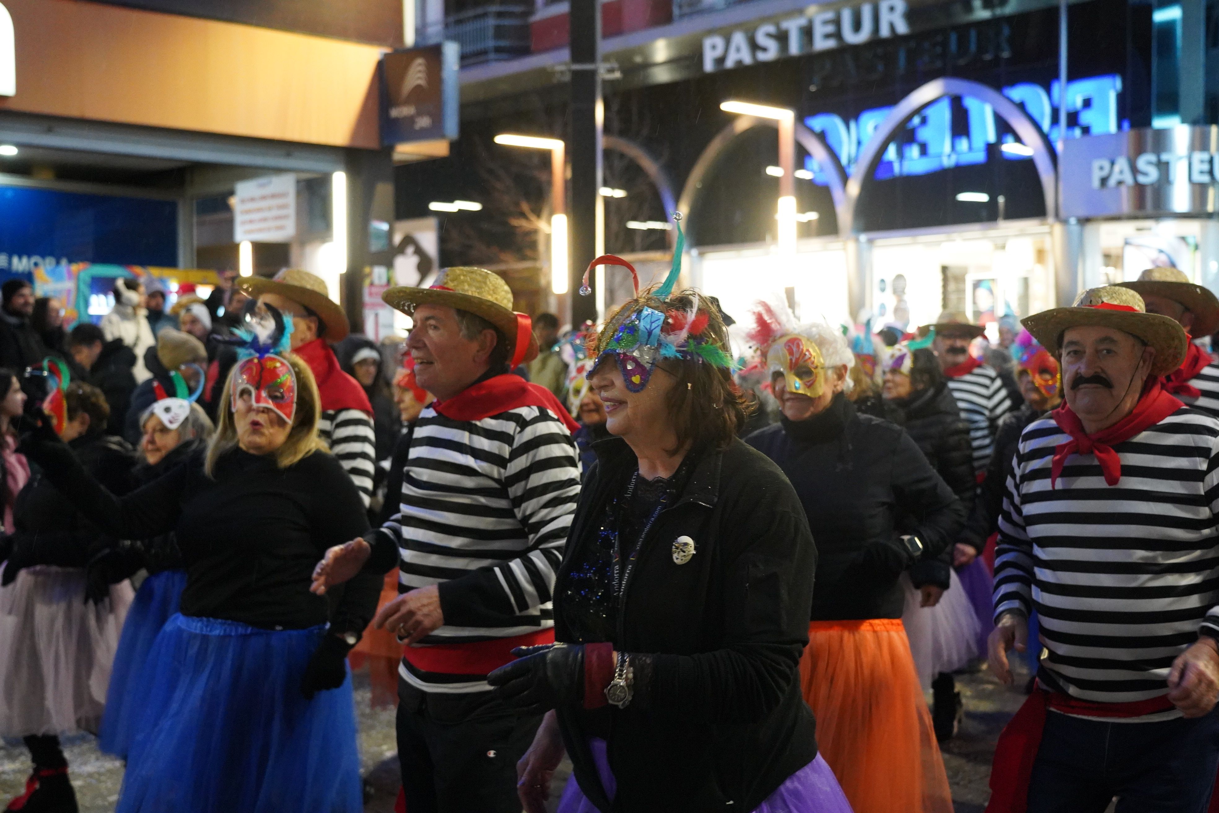 Cares d'alegria per combatre les baixes temperatures. Cares d'alegria per combatre les baixes temperatures.