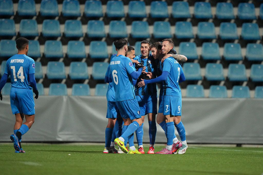 Els jugadors de l'Inter, celebrant el gol de la victòria contra la Penya.
