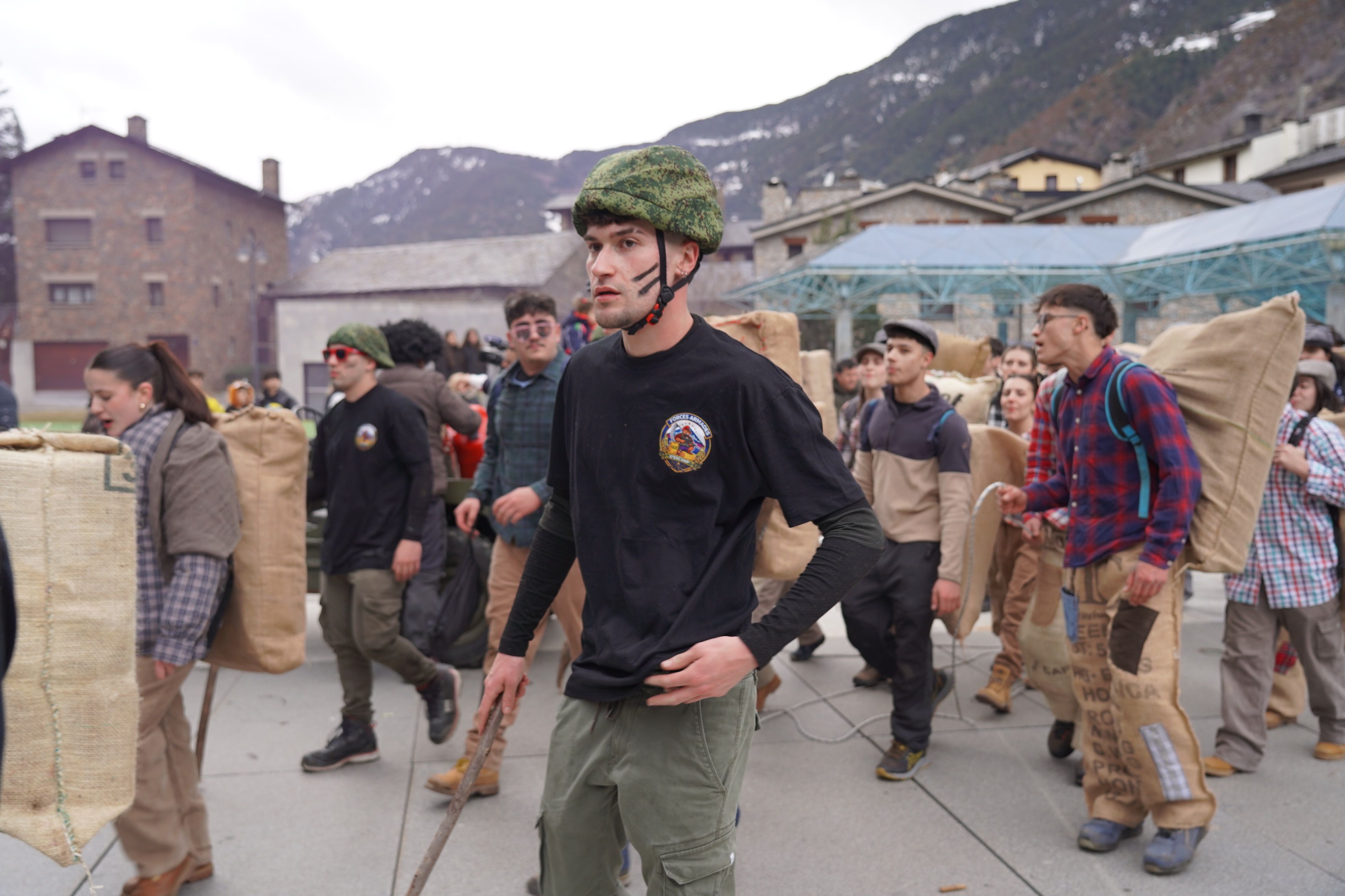 Els guàrdies que custodiaven els contrabandistes. Els guàrdies que custodiaven els contrabandistes.