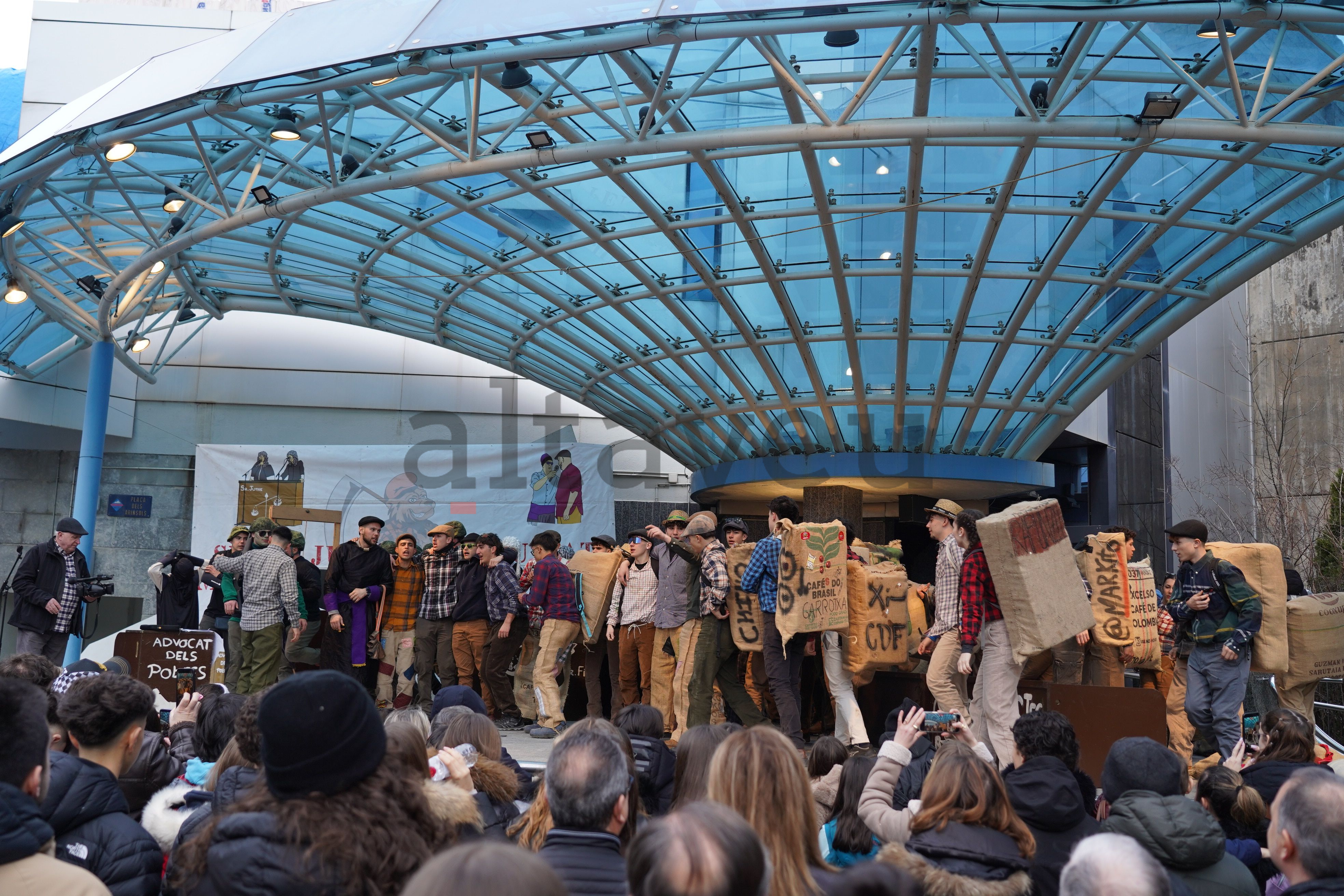 Els contrabandistes ja alliberats i absolts. Els contrabandistes ja alliberats i absolts.