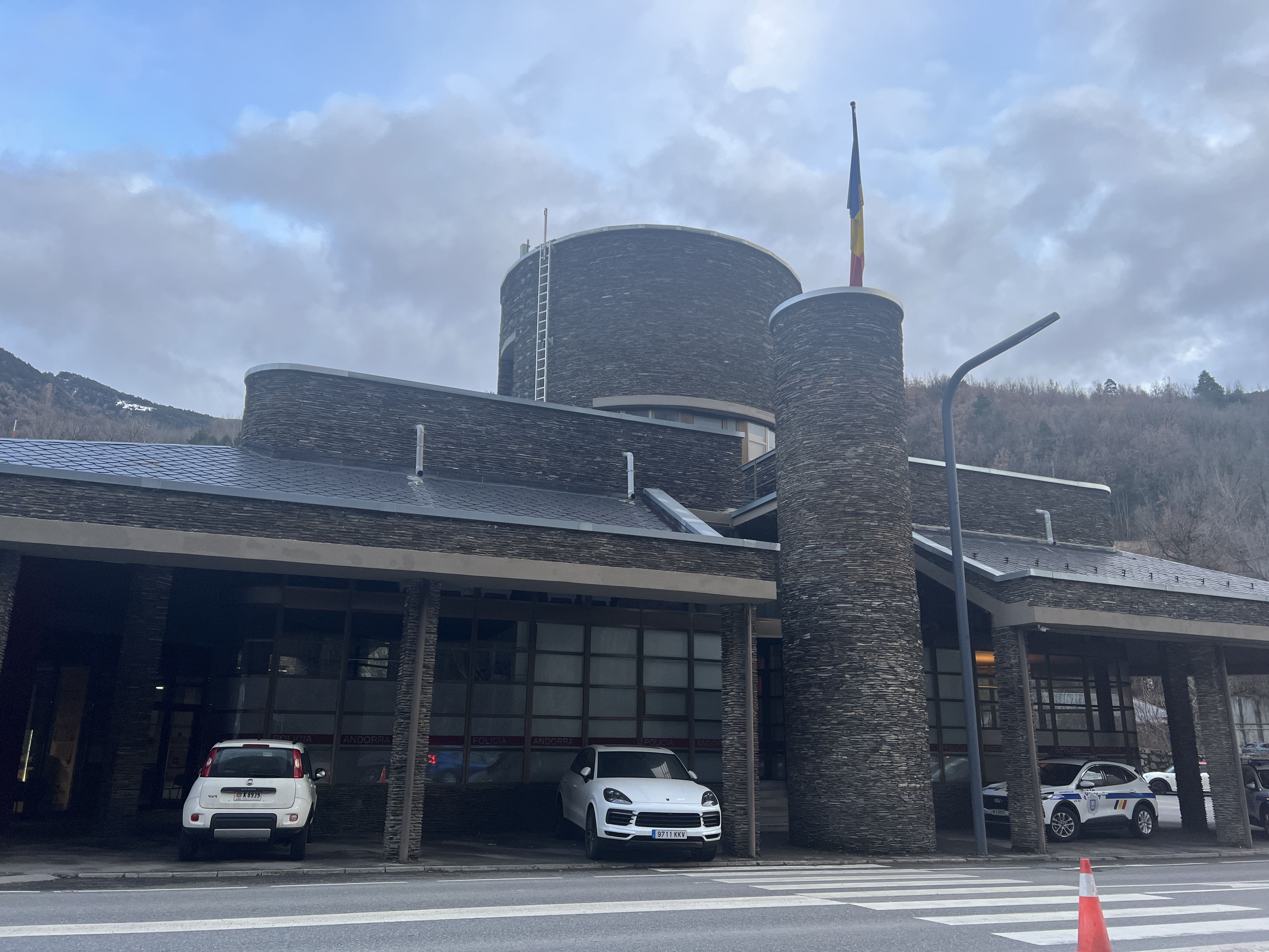 Instal·lacions duaneres i policials del riu Runer. Instal·lacions duaneres i policials del riu Runer.