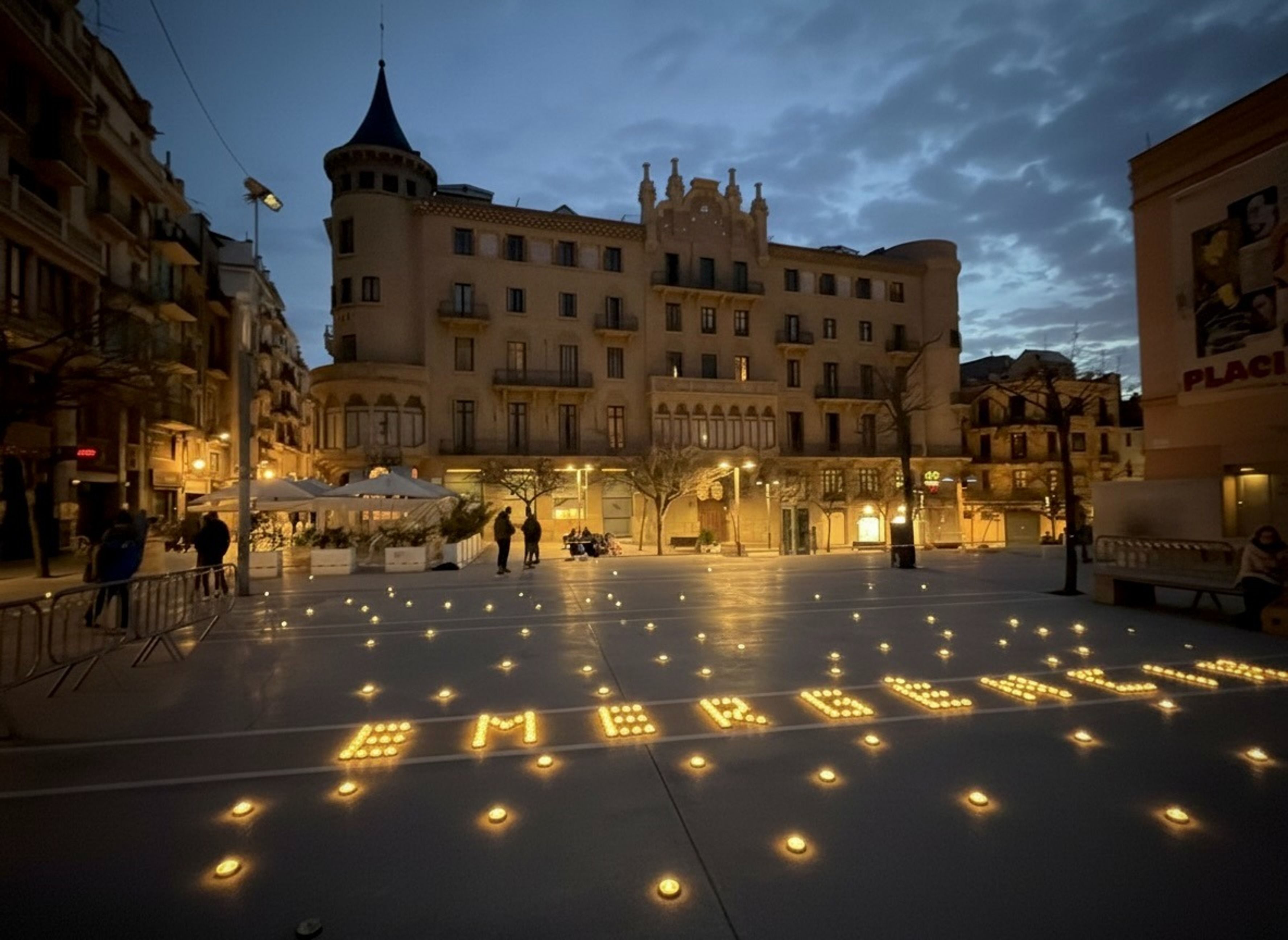 'Emergència', de Pere Moles, a la plaça Sant Domènec de Manresa.