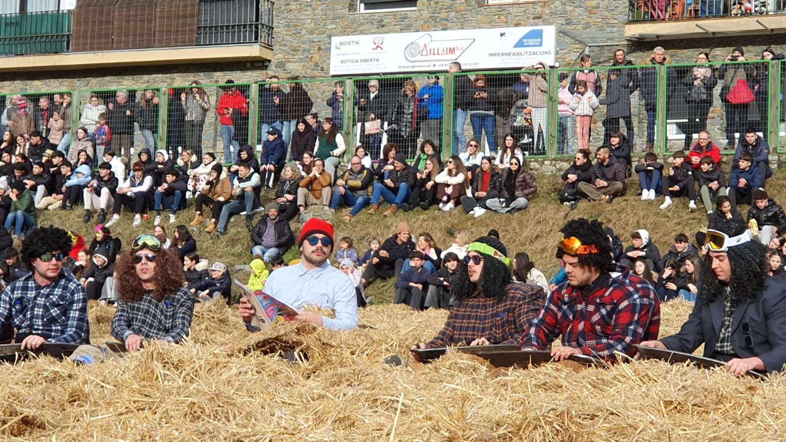 Els membres de la comissió de festes han aprofitat el Ball de l'Óssa per deixar clar que no hi ha cap atac antisemita.