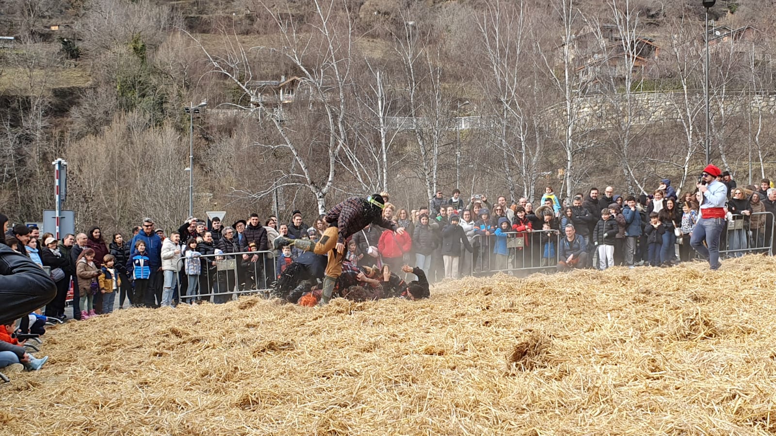 Com és habitual, els treballadors estomacant-se.