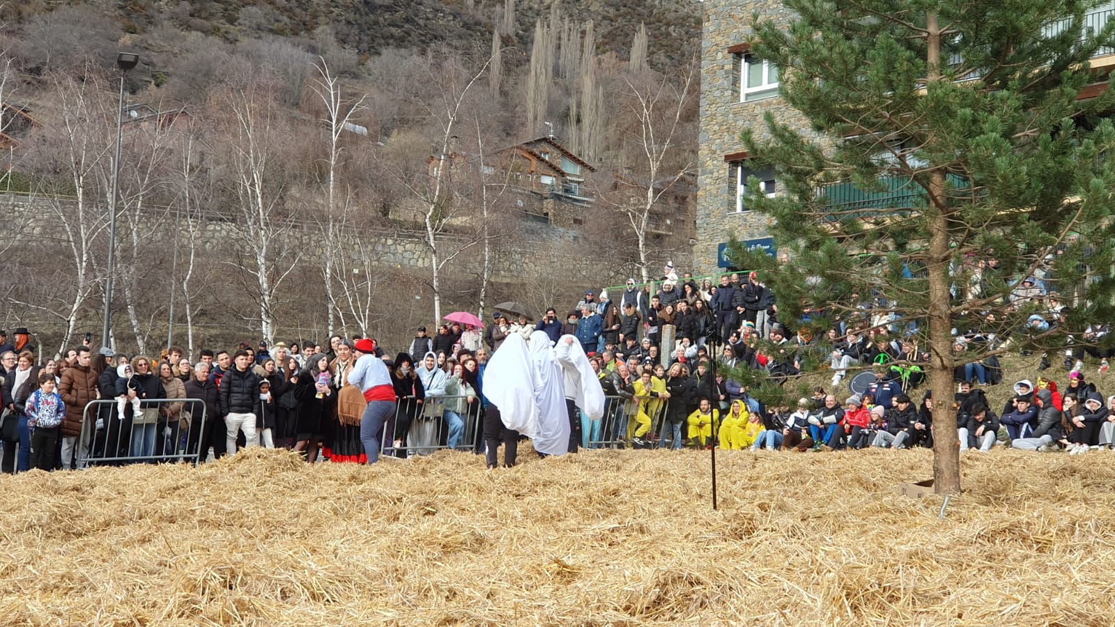 Els fantasmes de les obres passades, presents i futures han vingut de visita.