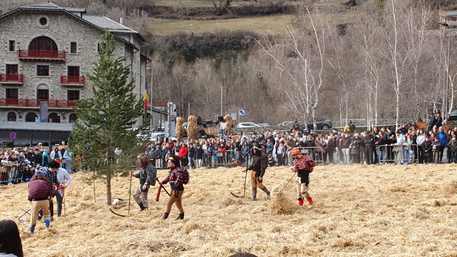 Els dallaires arribant a la 'feina'.