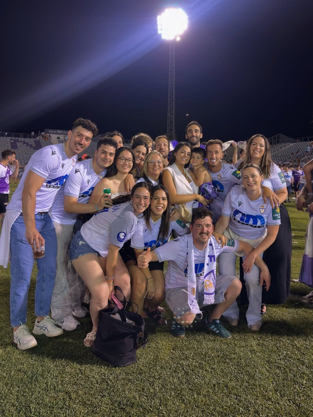 Cámara, amb amics i familia el dia de l'ascens del Real Jaén, el seu club natal.