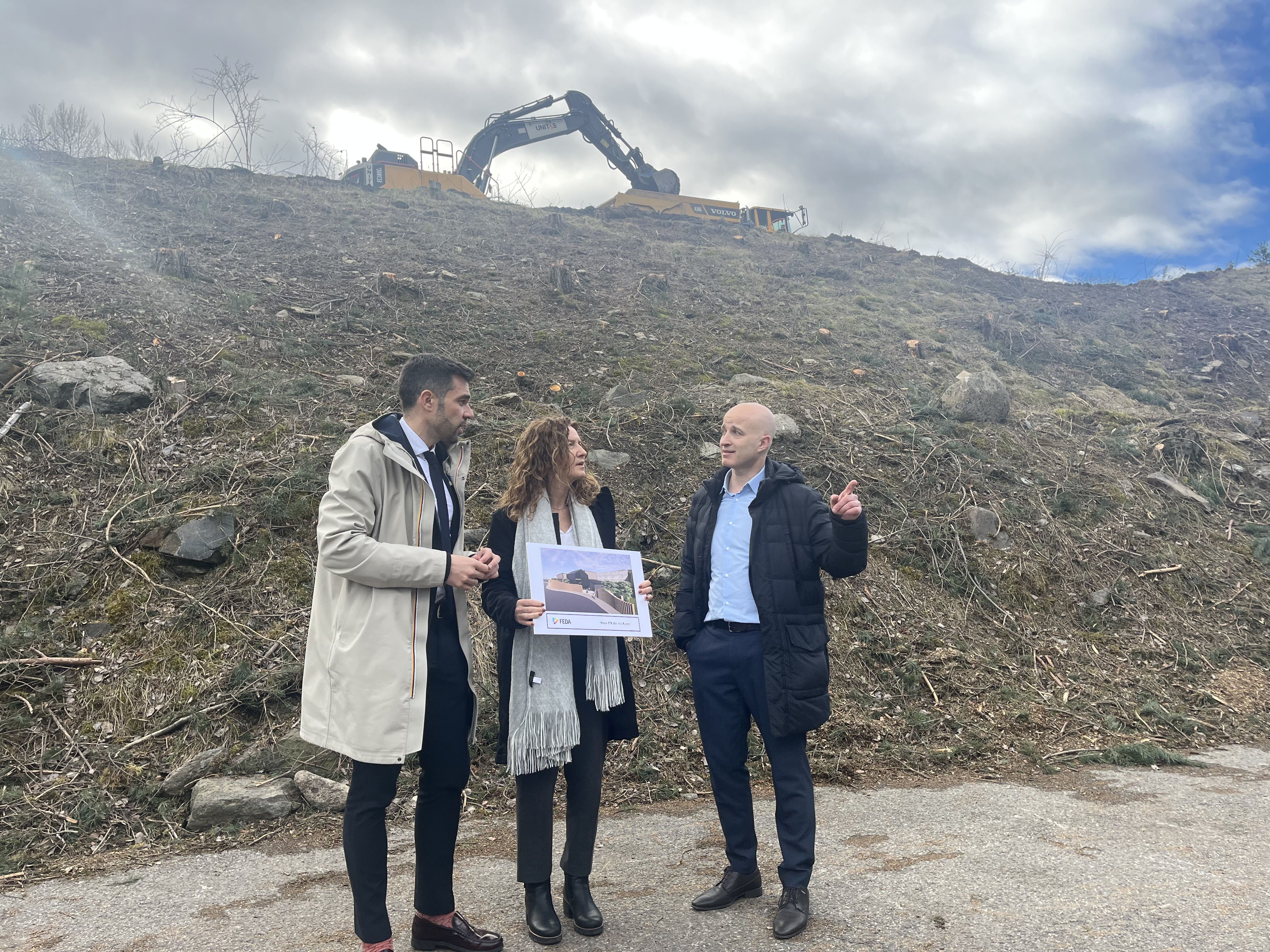 El secretari d'Estat, David Forné, la directora general de FEDA, Sílvia Calvó, i Jordi Travé, director d’Operacions i Noves Infraestructures de FEDA.
