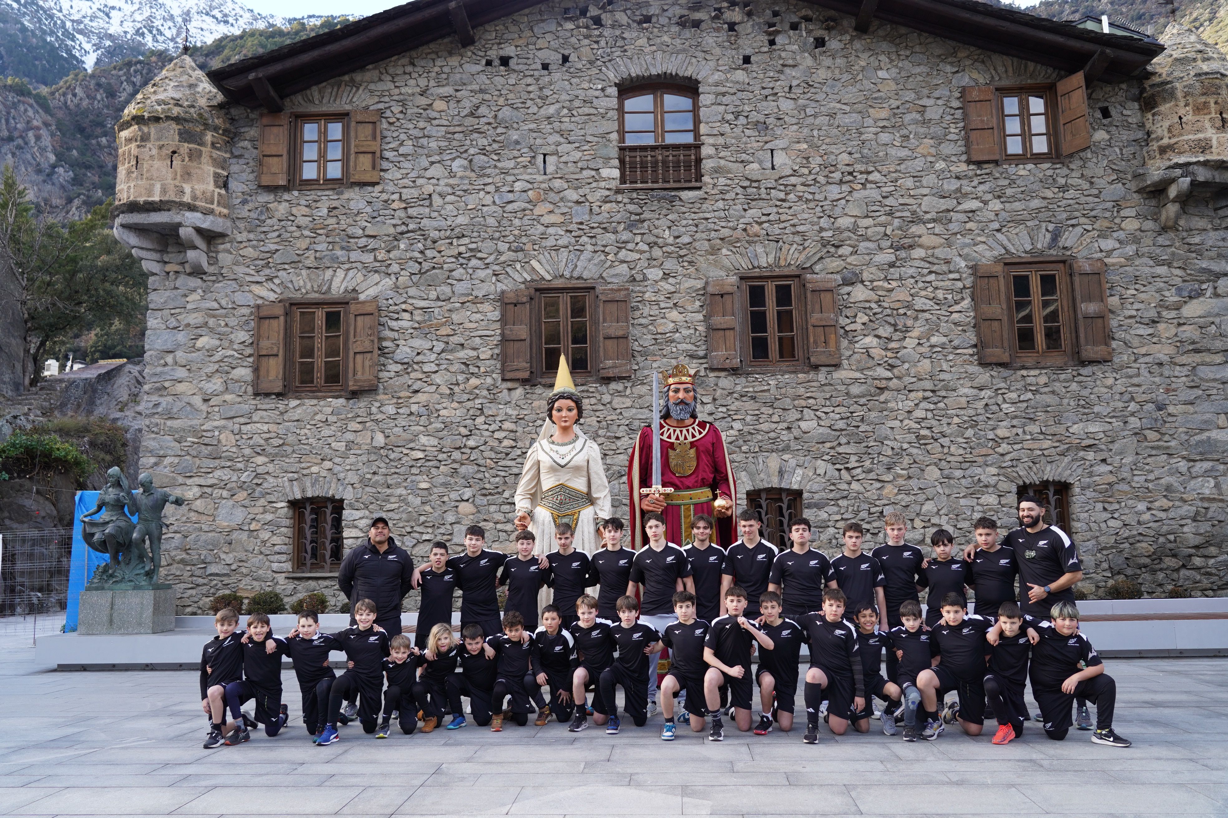 Foto de grup amb els dos formadors. Foto de grup amb els dos formadors.