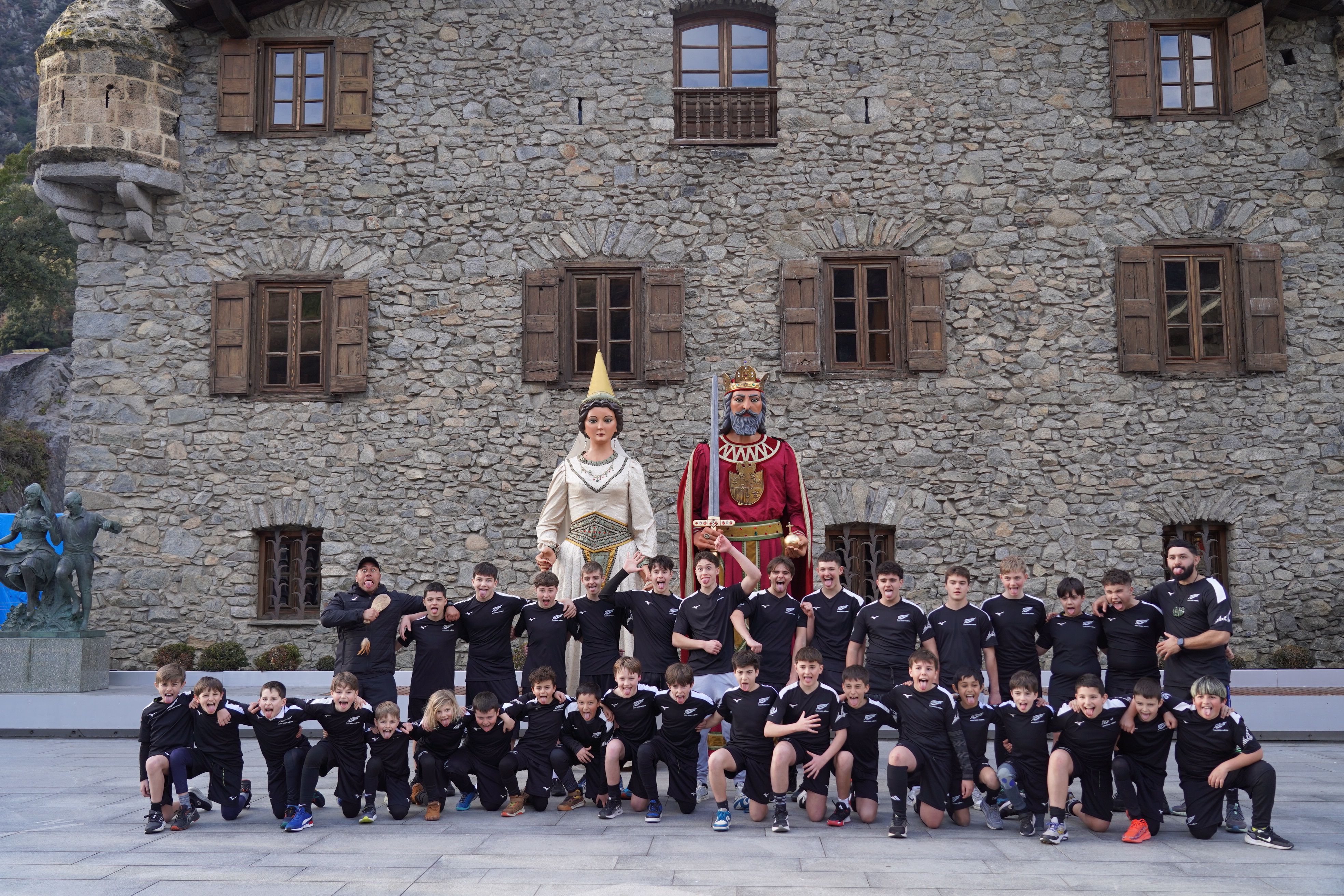 Fotografia grupal dels jugadors i formadors.