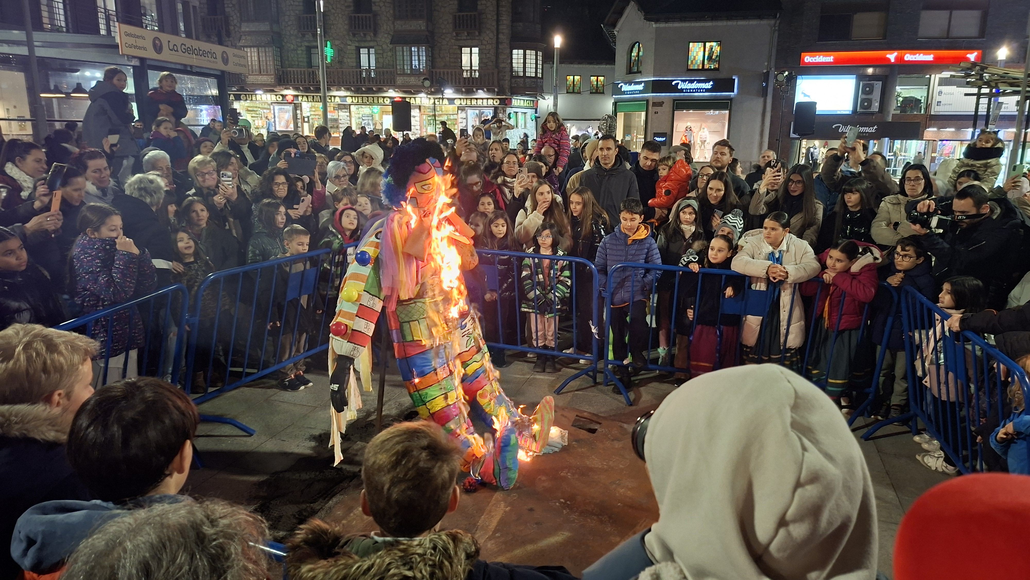 El rei Carnestoltes d’Escaldes i Andorra la Vella declarat culpable pels preu dels lloguers i les torres.