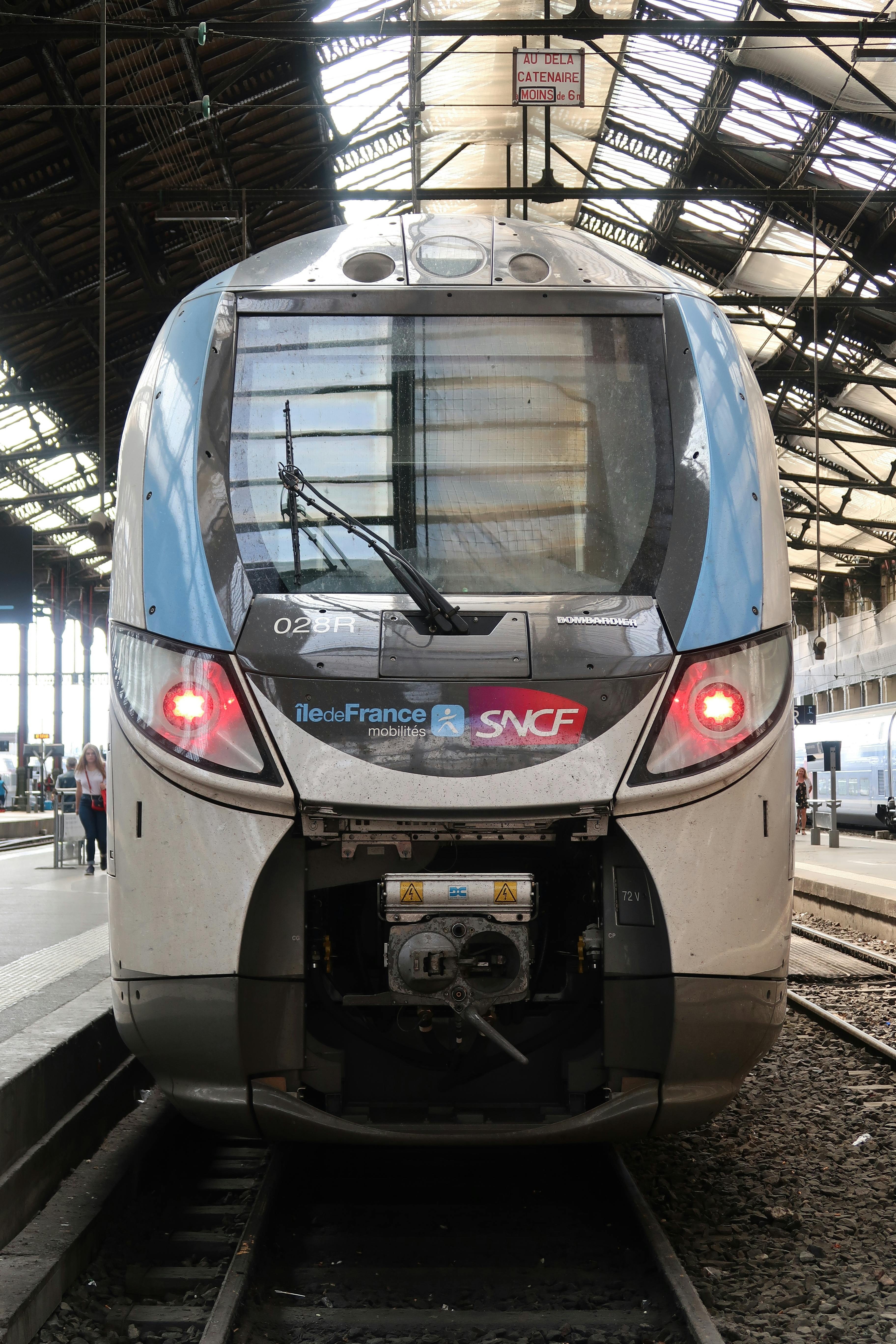 Un tren de la companyia nacional de ferrocarrils de França, SNCF. Un tren de la companyia nacional de ferrocarrils de França, SNCF.