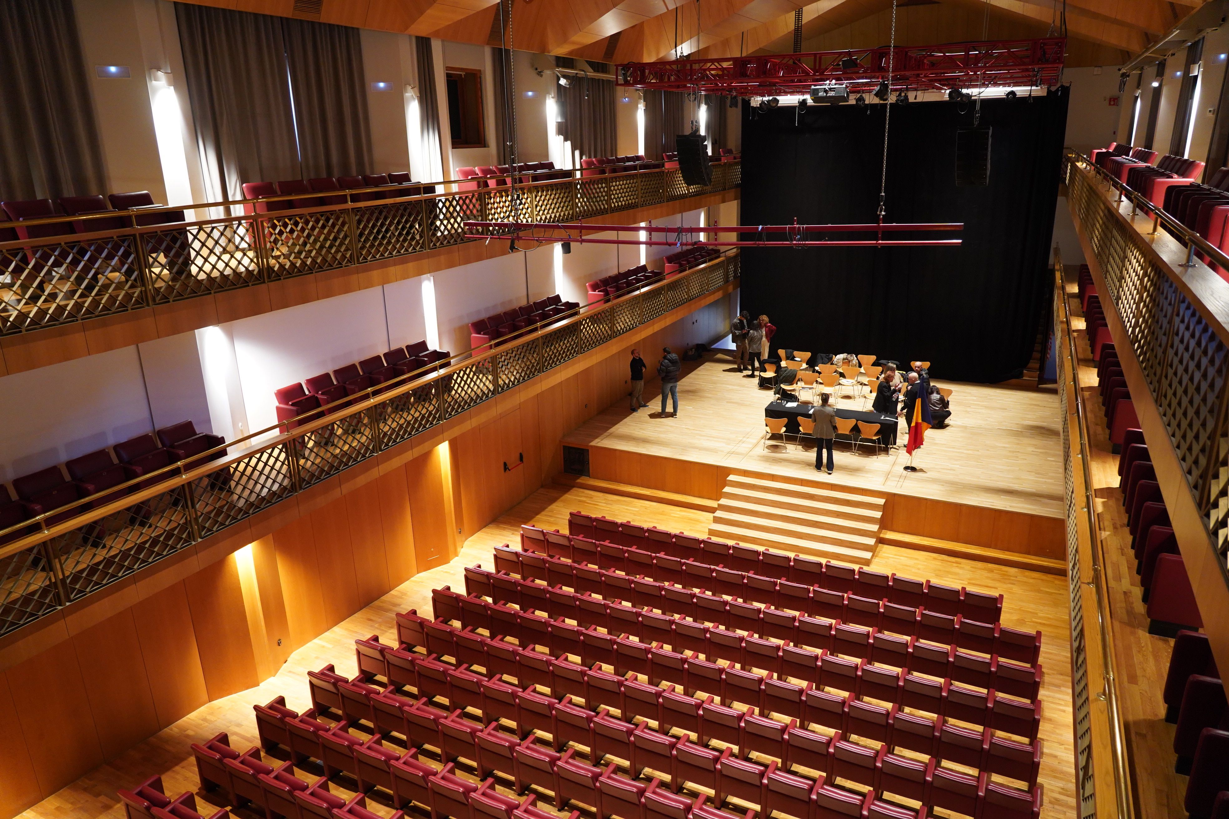 Vista de la sala des de dalt.