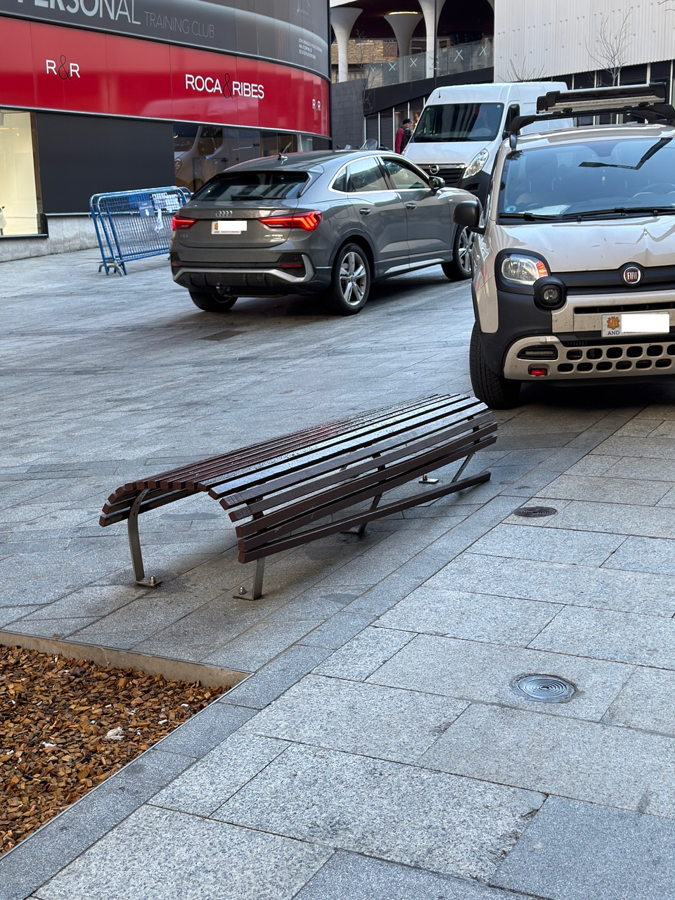 Vehicles mal aparcats.