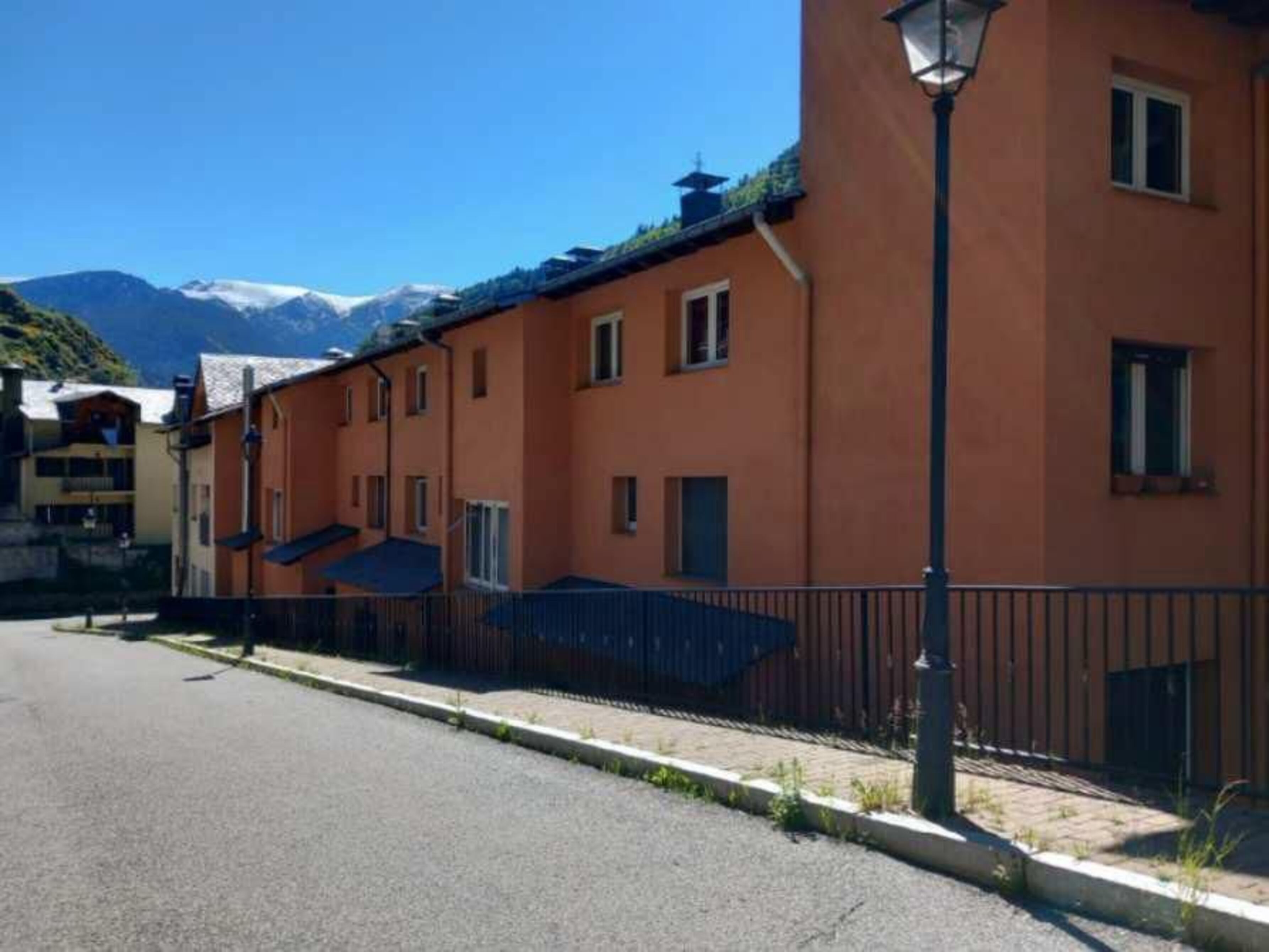 Una imatge dels edificis coneguts com a Interski, que formen part de la fallida d'AGA i ja haurien estat subhastats. Una imatge dels edificis coneguts com a Interski, que formen part de la fallida d'AGA i ja haurien estat subhastats.