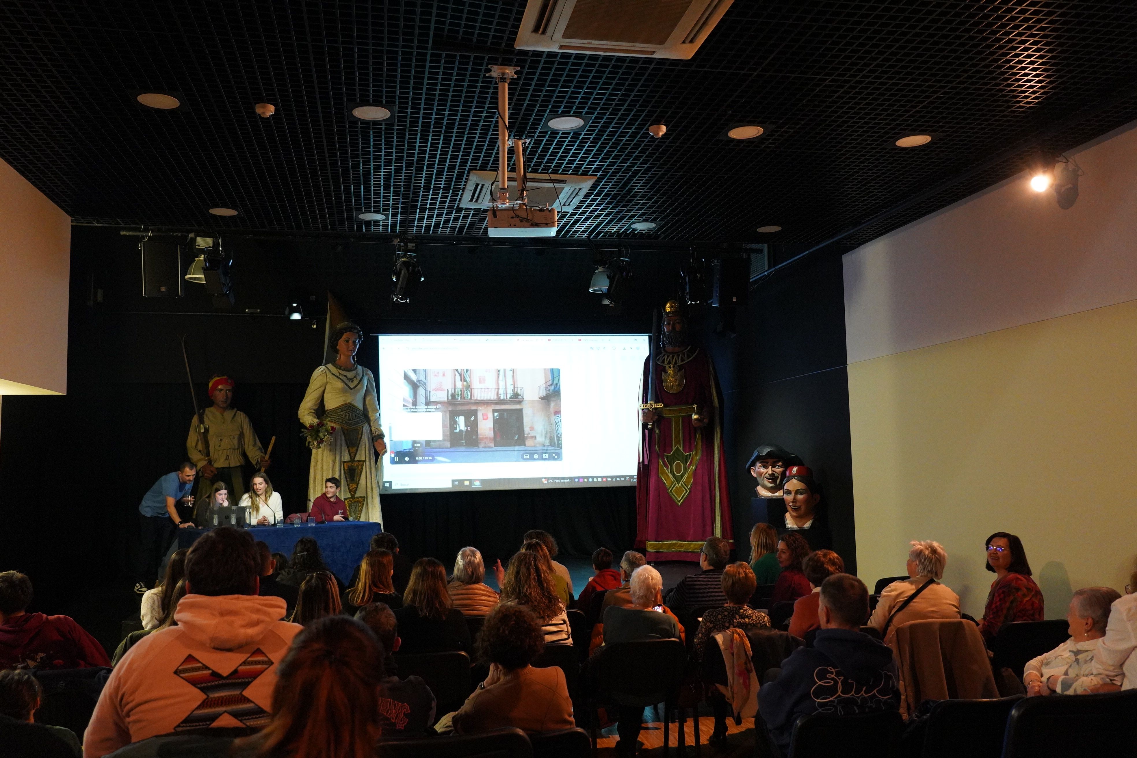 Bona afluència de públic per a la presentació de la temporada.