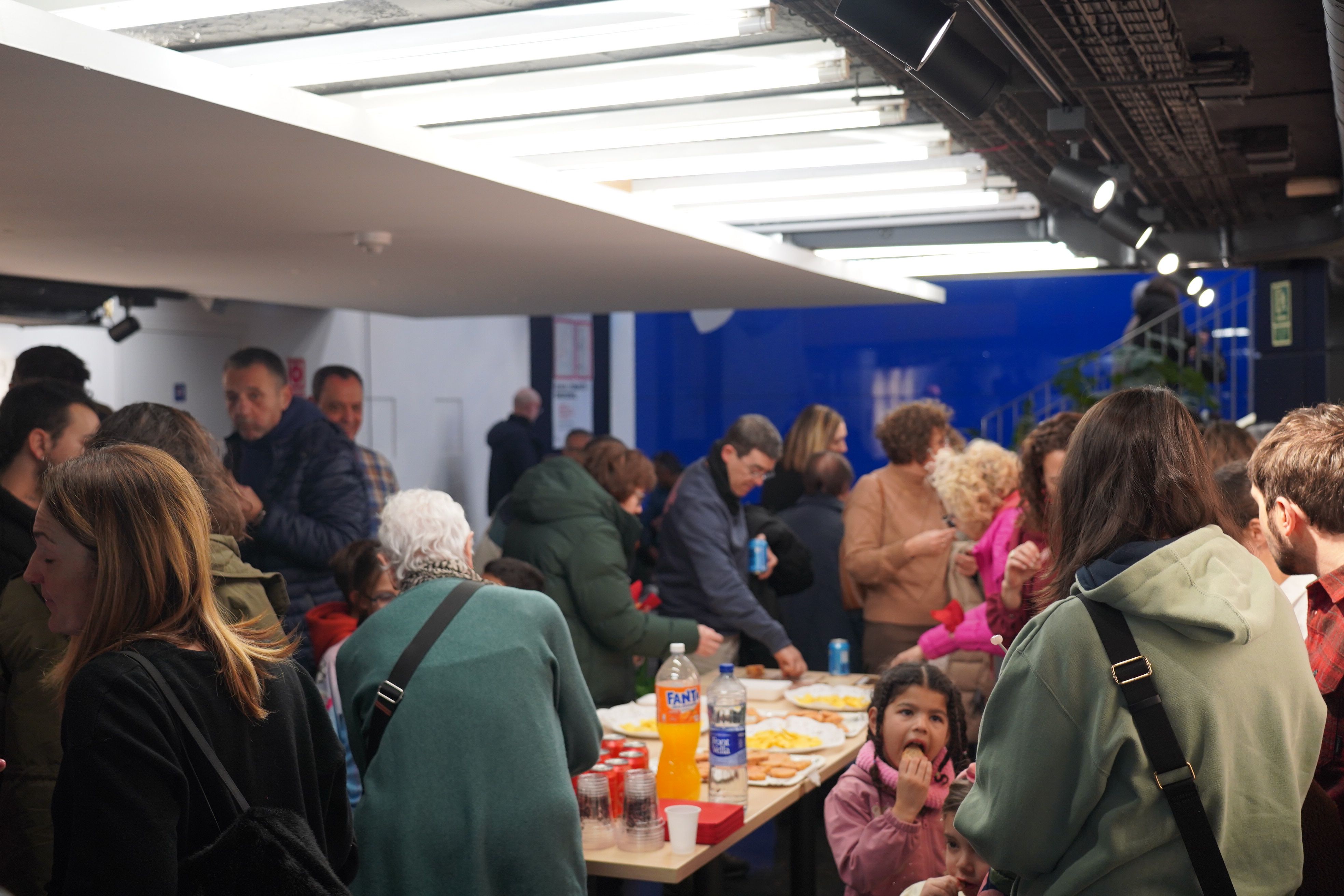 Berenar per a tothom un cop acabada la presentació.
