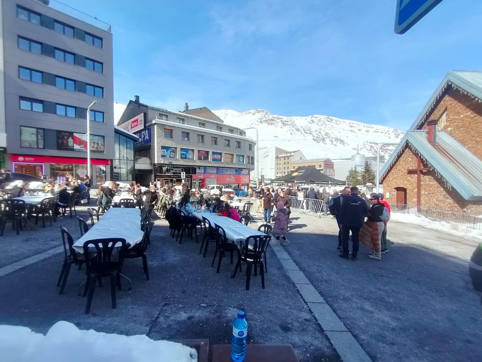 Taules muntades i tot preparat.