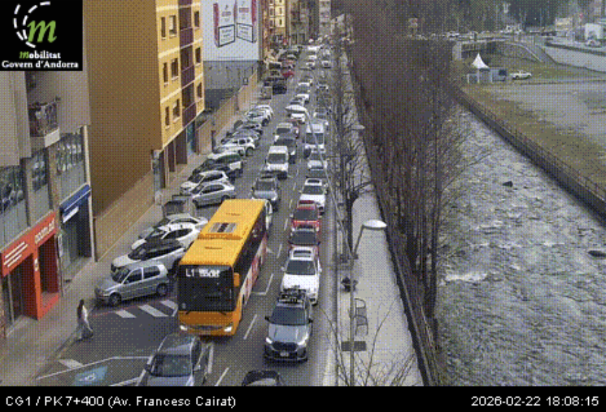 Trànsit al centre de Sant Julià de Lòria.