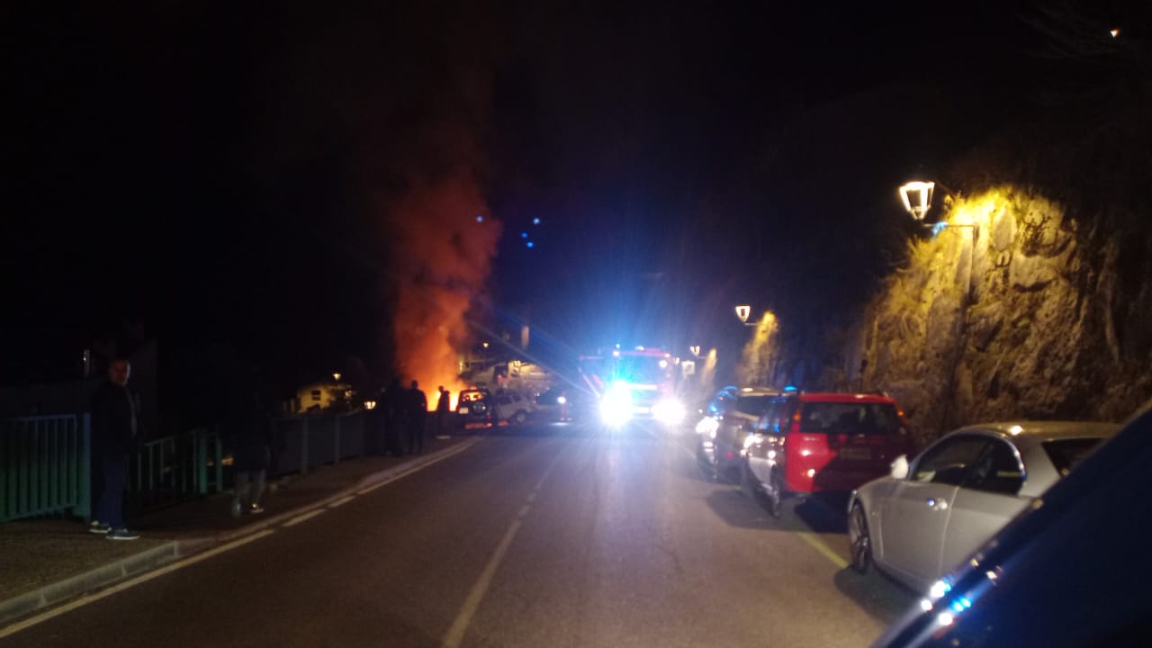 Cremen tres cotxes a Aixirivall. Cremen tres cotxes a Aixirivall.