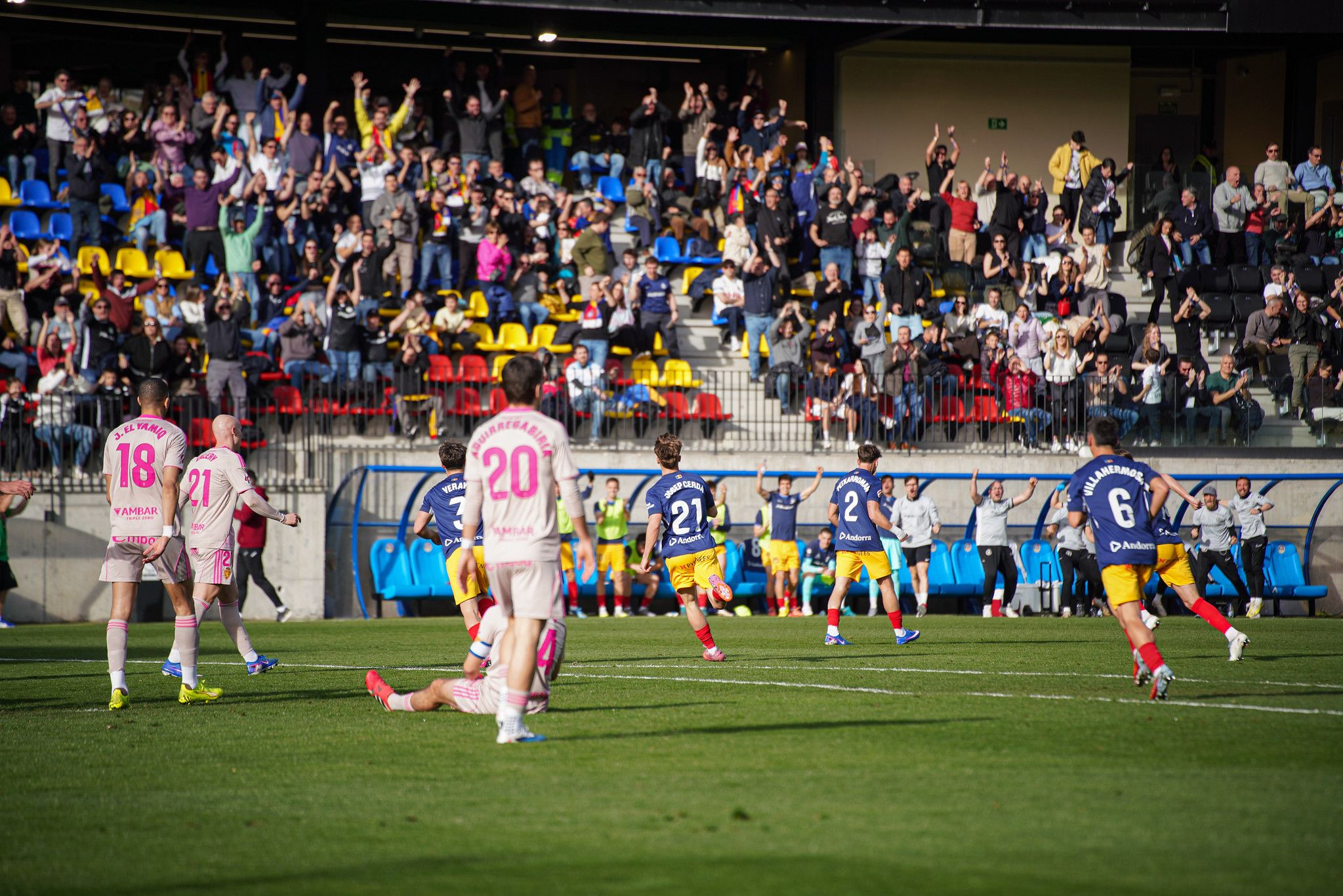L'afició esclata d'alegria després del gol de Josep Cerdà davant el Saragossa. L'afició esclata d'alegria després del gol de Josep Cerdà davant el Saragossa.