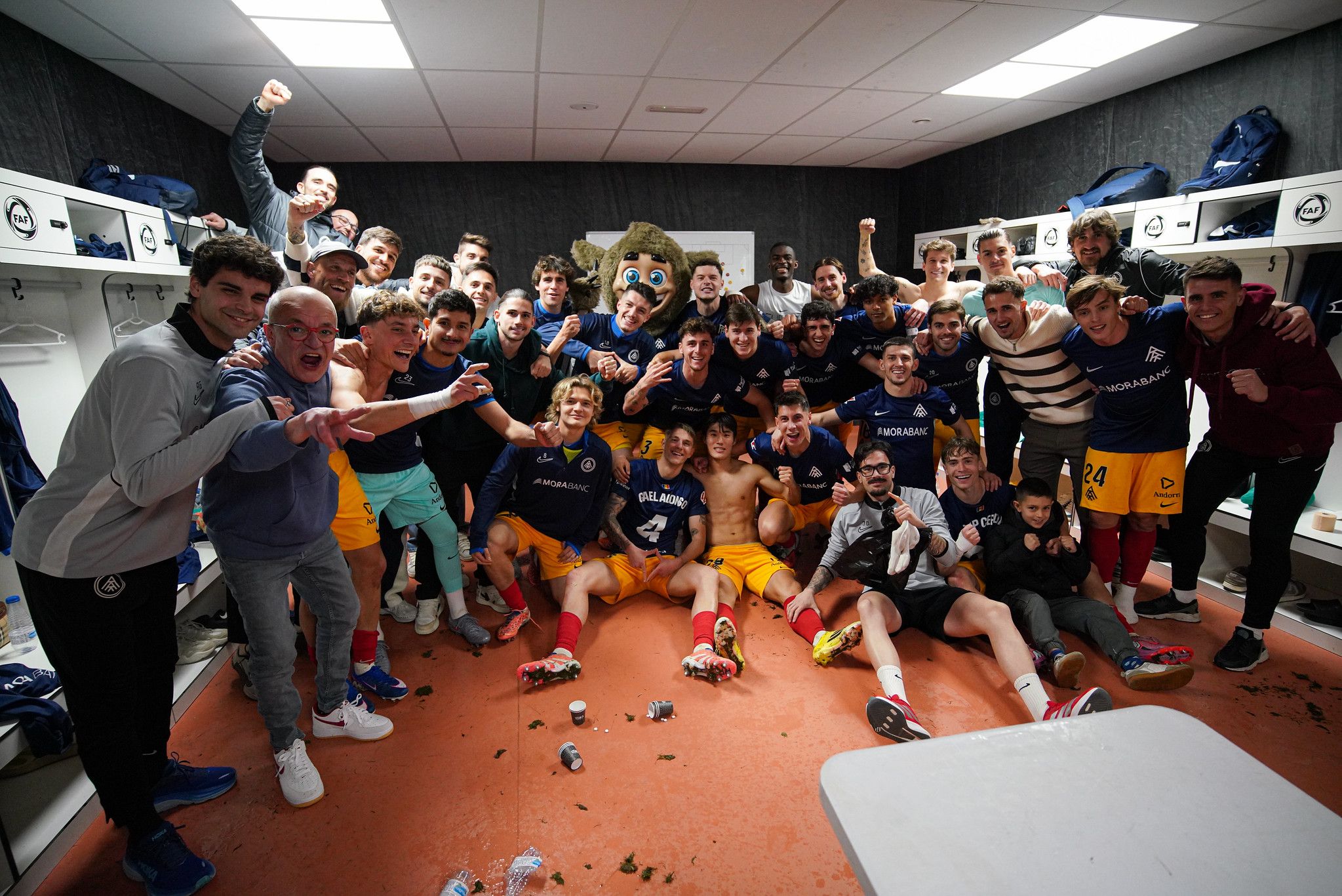 El vestidor va tornar a emplenar-se d'alegria després d'una nova victòria a Encamp.