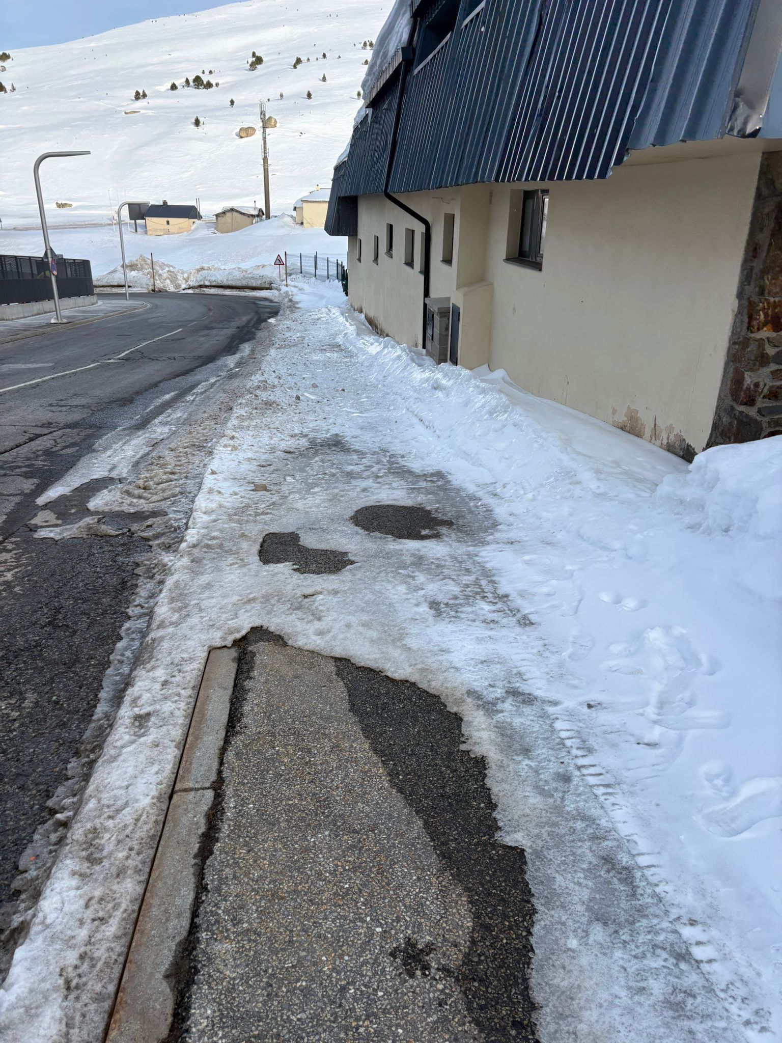 La deixadesa en els accessos cap als parcs és evident. La deixadesa en els accessos cap als parcs és evident.