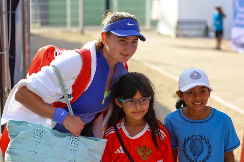 L'andorrana, fotografiant-se després del triomf contra Putintseva L'andorrana, fotografiant-se després del triomf contra Putintseva