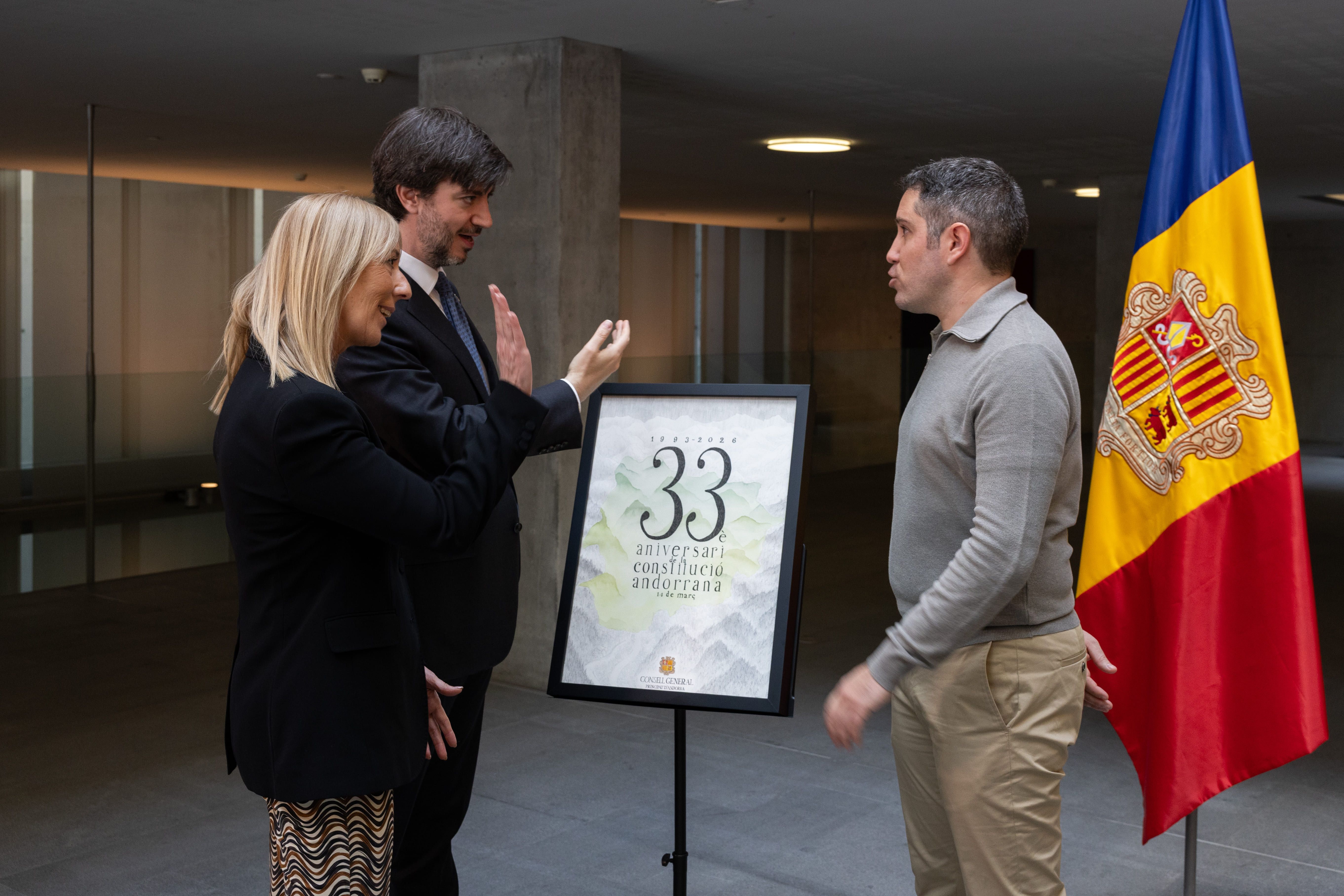 Els síndics generals amb Xavier Casals, l'autor del cartell del 33è aniversari de la Constitució. Els síndics generals amb Xavier Casals, l'autor del cartell del 33è aniversari de la Constitució.