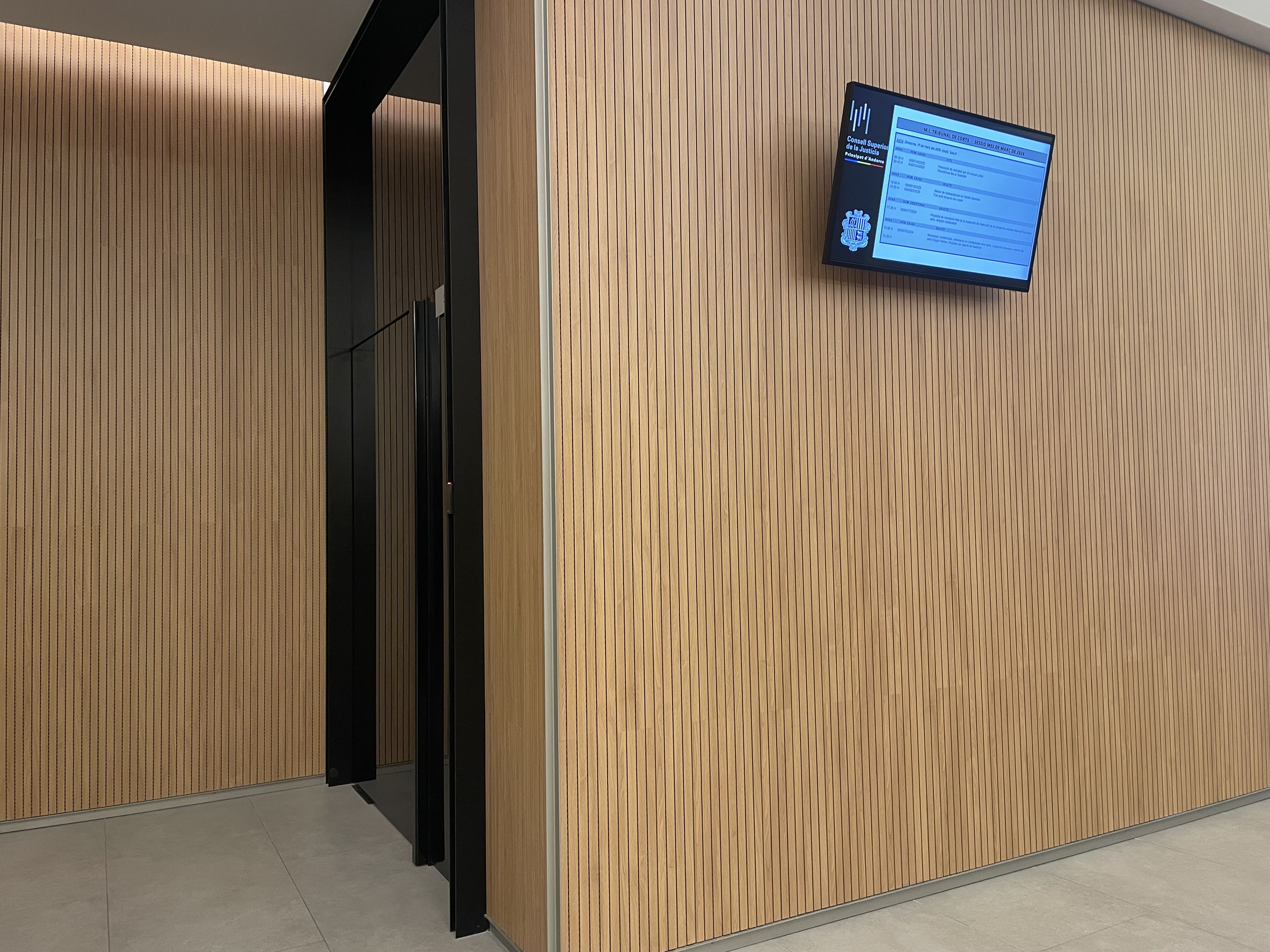 Una sala de la Seu de la Justícia. Una sala de la Seu de la Justícia.