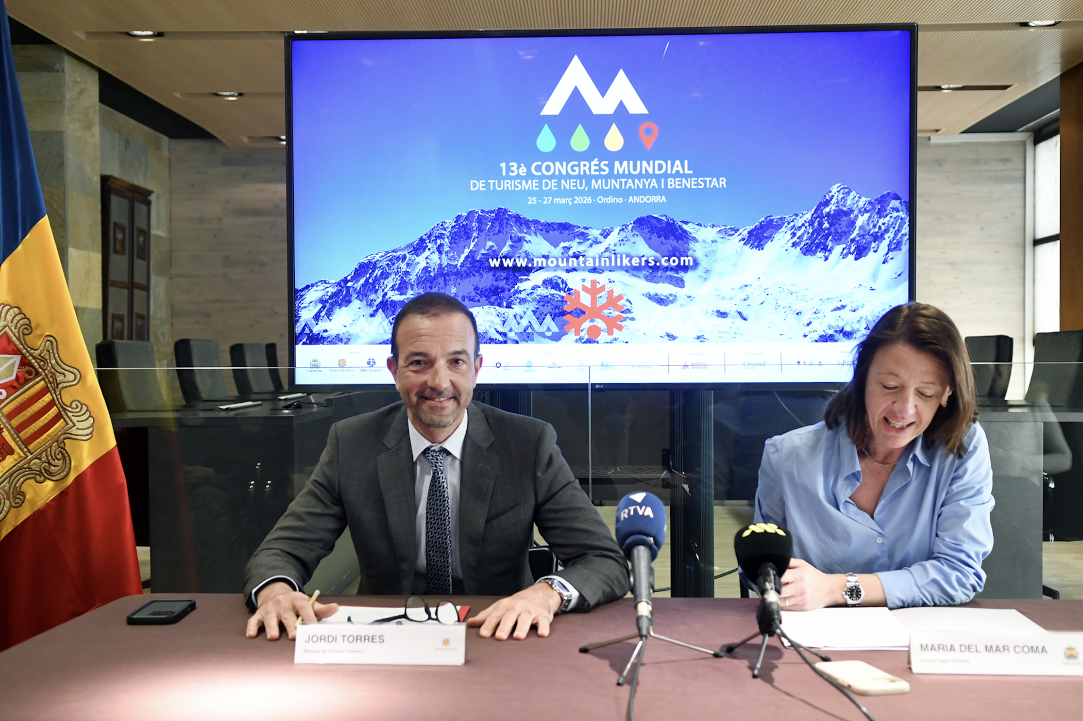 Torres i Coma durant la presentació del 13è Congrés Mundial de Turisme de Neu, Muntanya i Benestar.