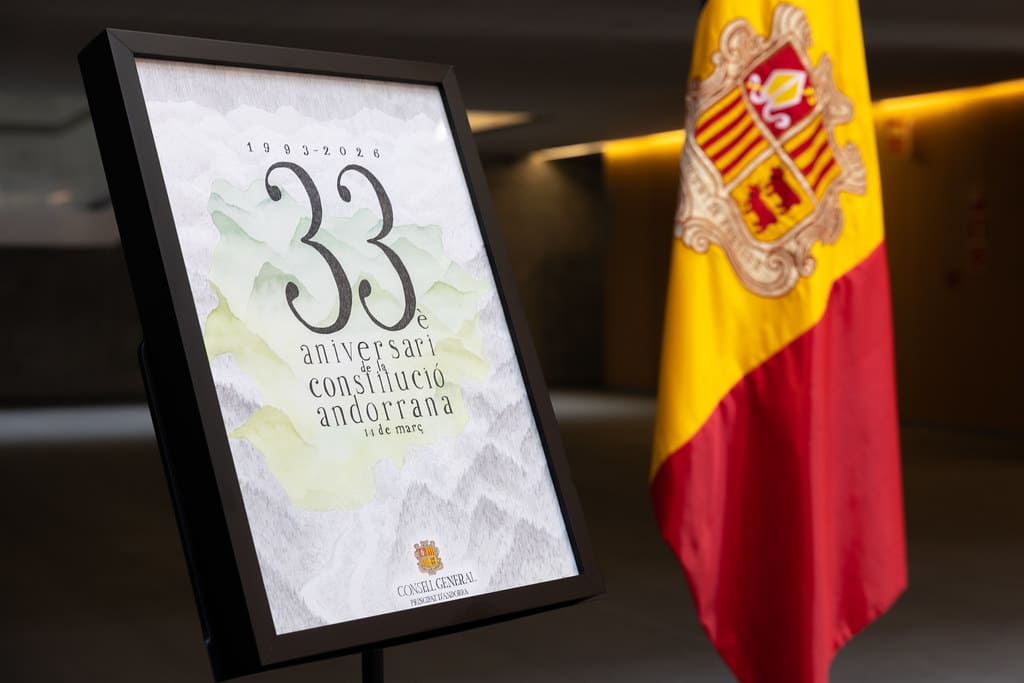 El cartell commemoratiu del 33è aniversari de la Constitució, fet per Xavier Casals. El cartell commemoratiu del 33è aniversari de la Constitució, fet per Xavier Casals.