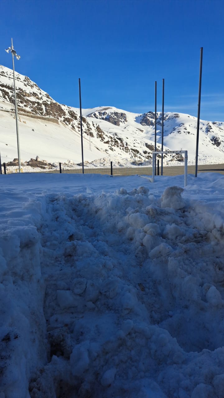 El camp de futbol es troba completament inaccessible. El camp de futbol es troba completament inaccessible.